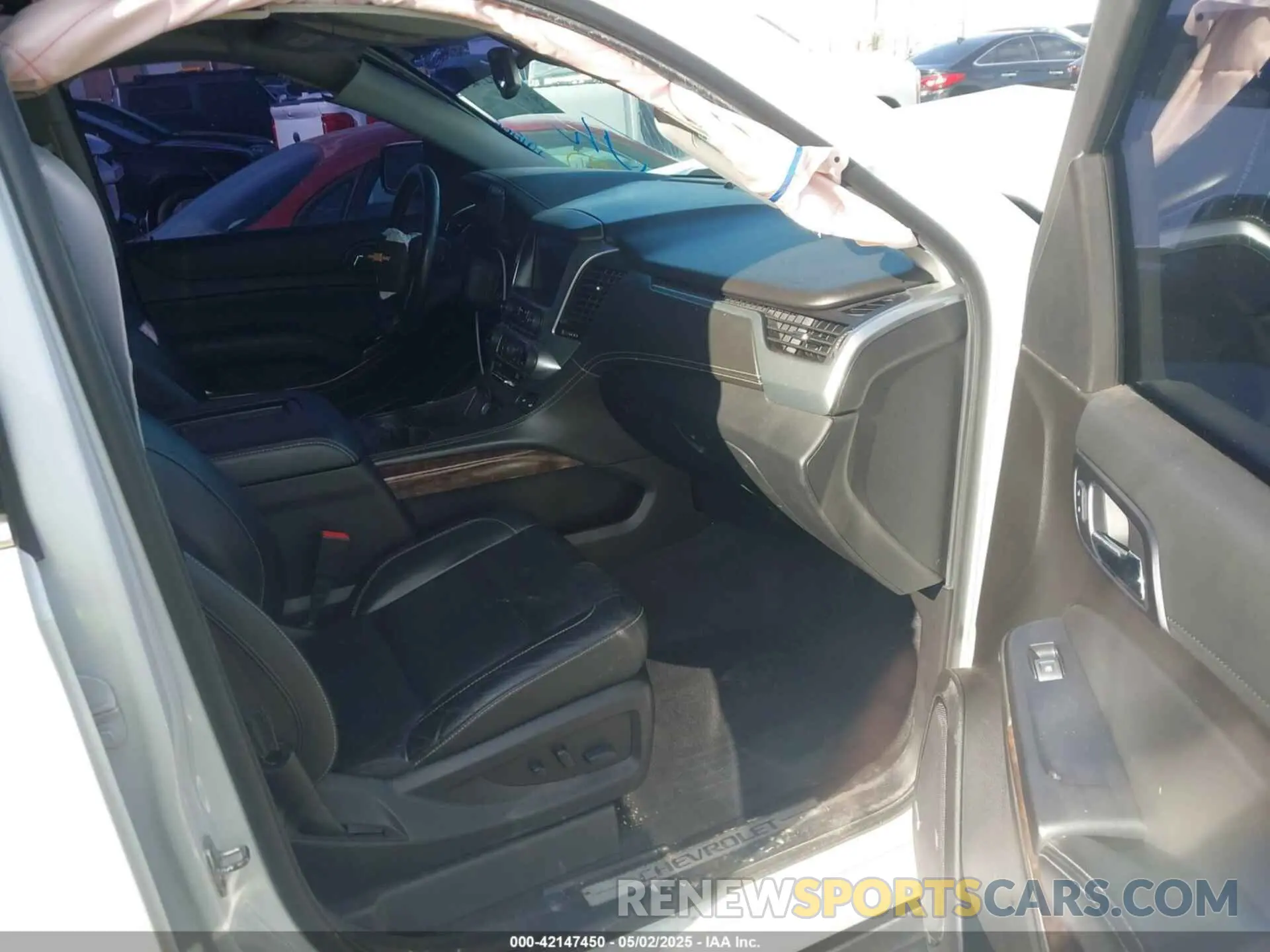 5 Photograph of a damaged car 1GNSKBKC7LR276771 CHEVROLET TAHOE 2020