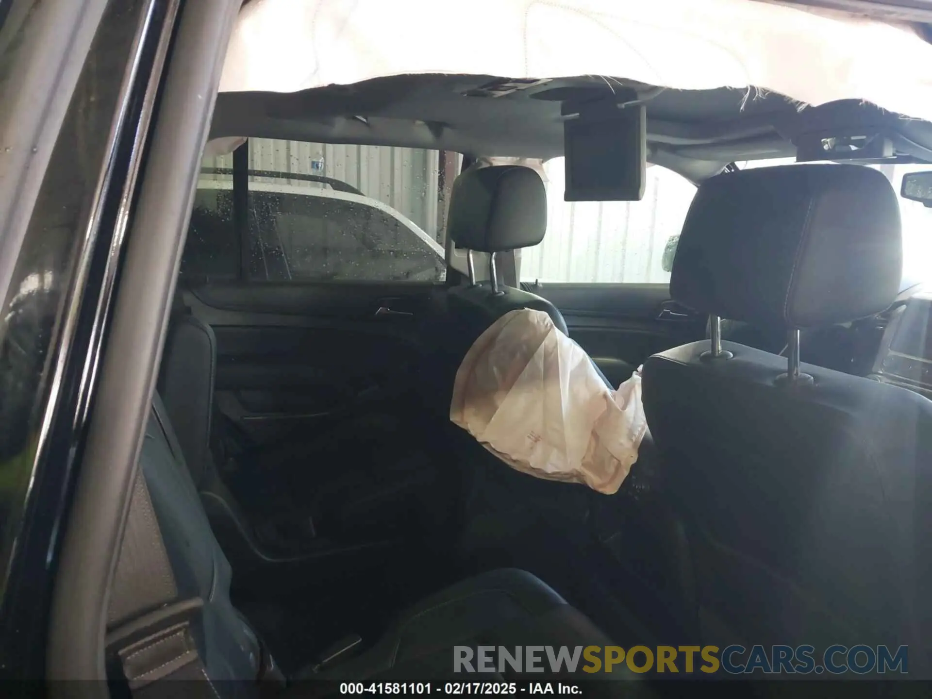 8 Photograph of a damaged car 1GNSKBKC7LR286118 CHEVROLET TAHOE 2020