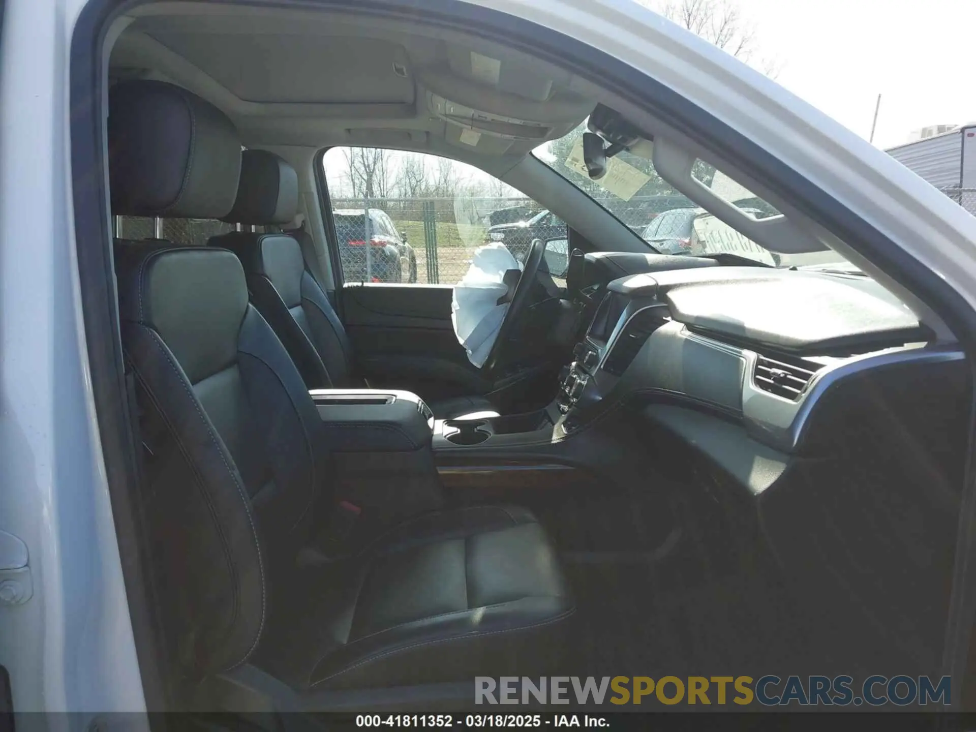 5 Photograph of a damaged car 1GNSKBKC8LR169132 CHEVROLET TAHOE 2020