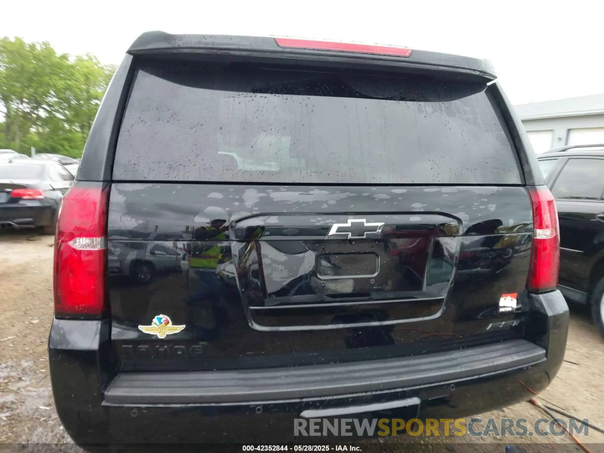 15 Photograph of a damaged car 1GNSKBKC8LR299525 CHEVROLET TAHOE 2020
