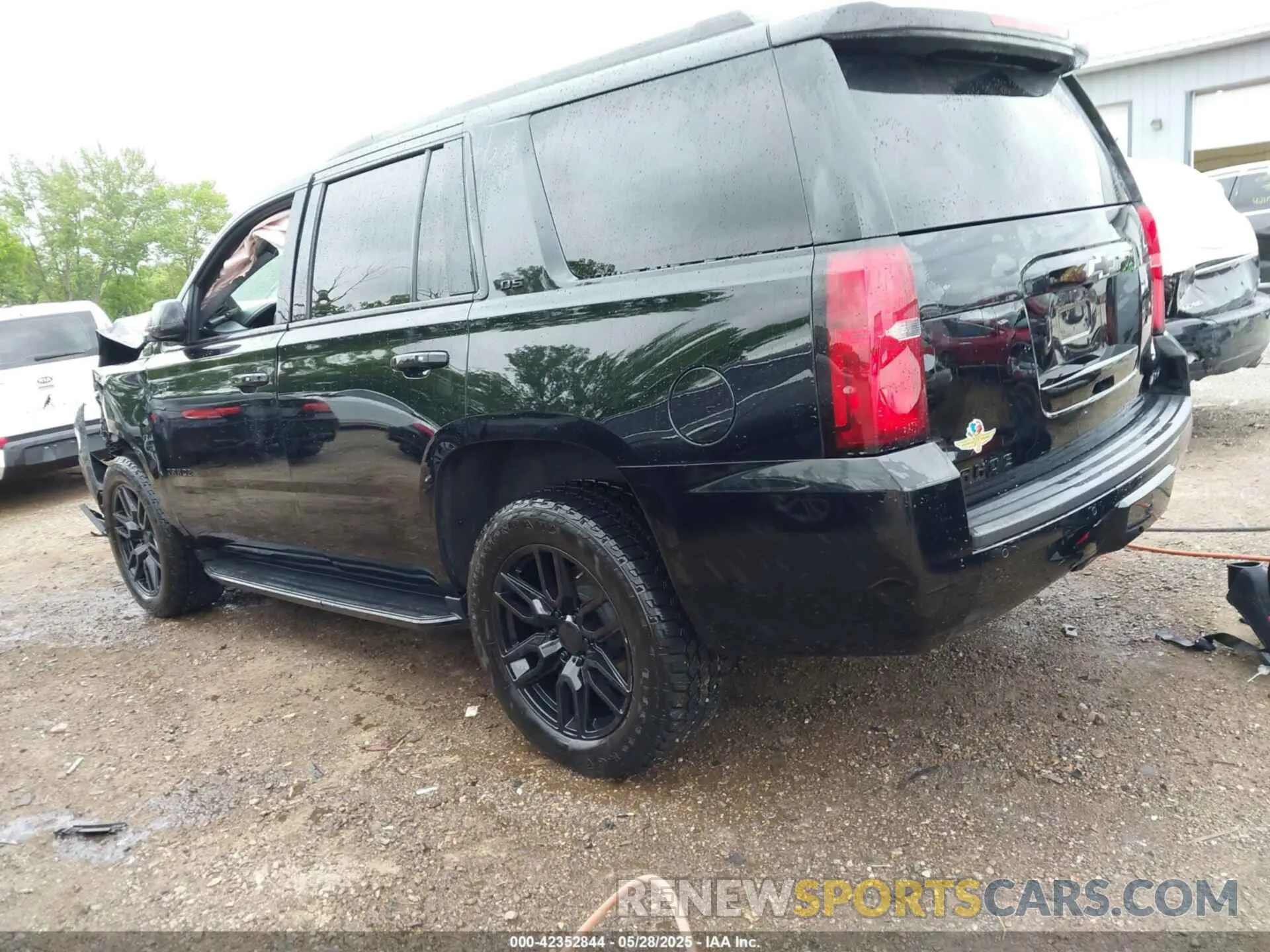3 Photograph of a damaged car 1GNSKBKC8LR299525 CHEVROLET TAHOE 2020