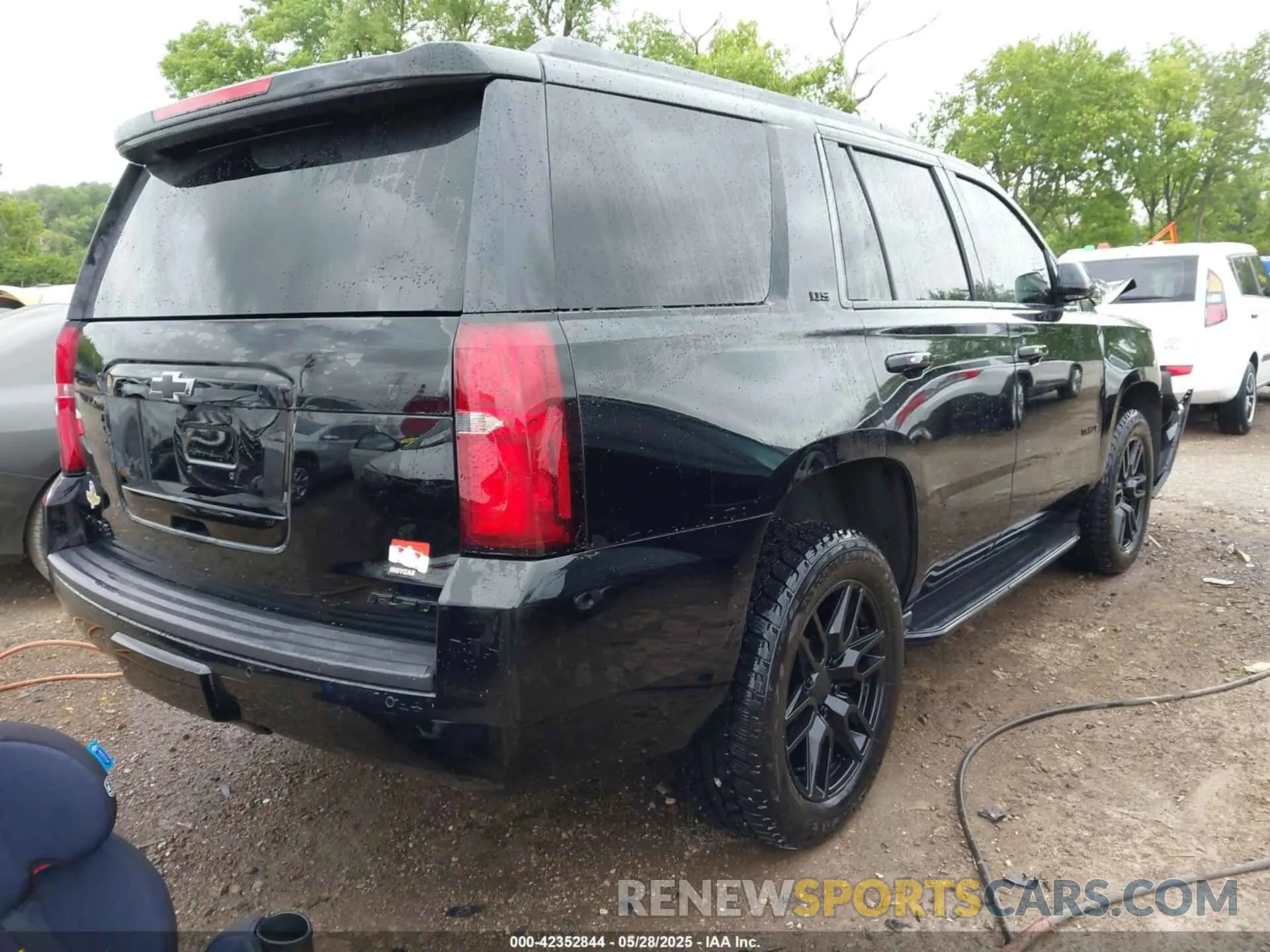 4 Photograph of a damaged car 1GNSKBKC8LR299525 CHEVROLET TAHOE 2020
