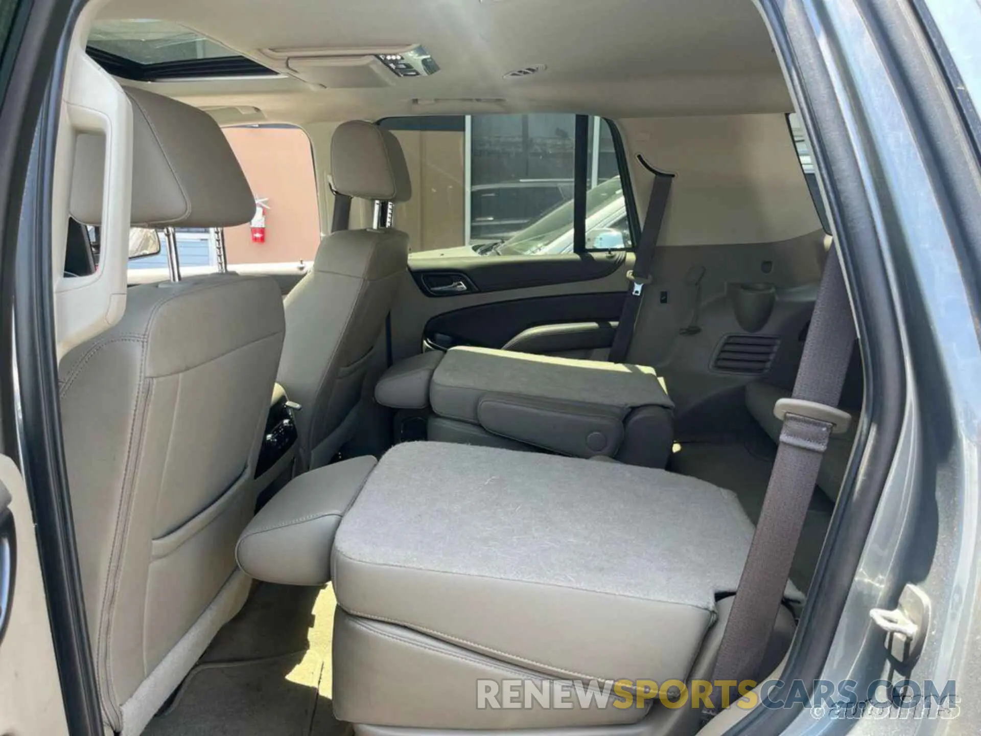 17 Photograph of a damaged car 1GNSKCKC1LR118397 CHEVROLET TAHOE 2020