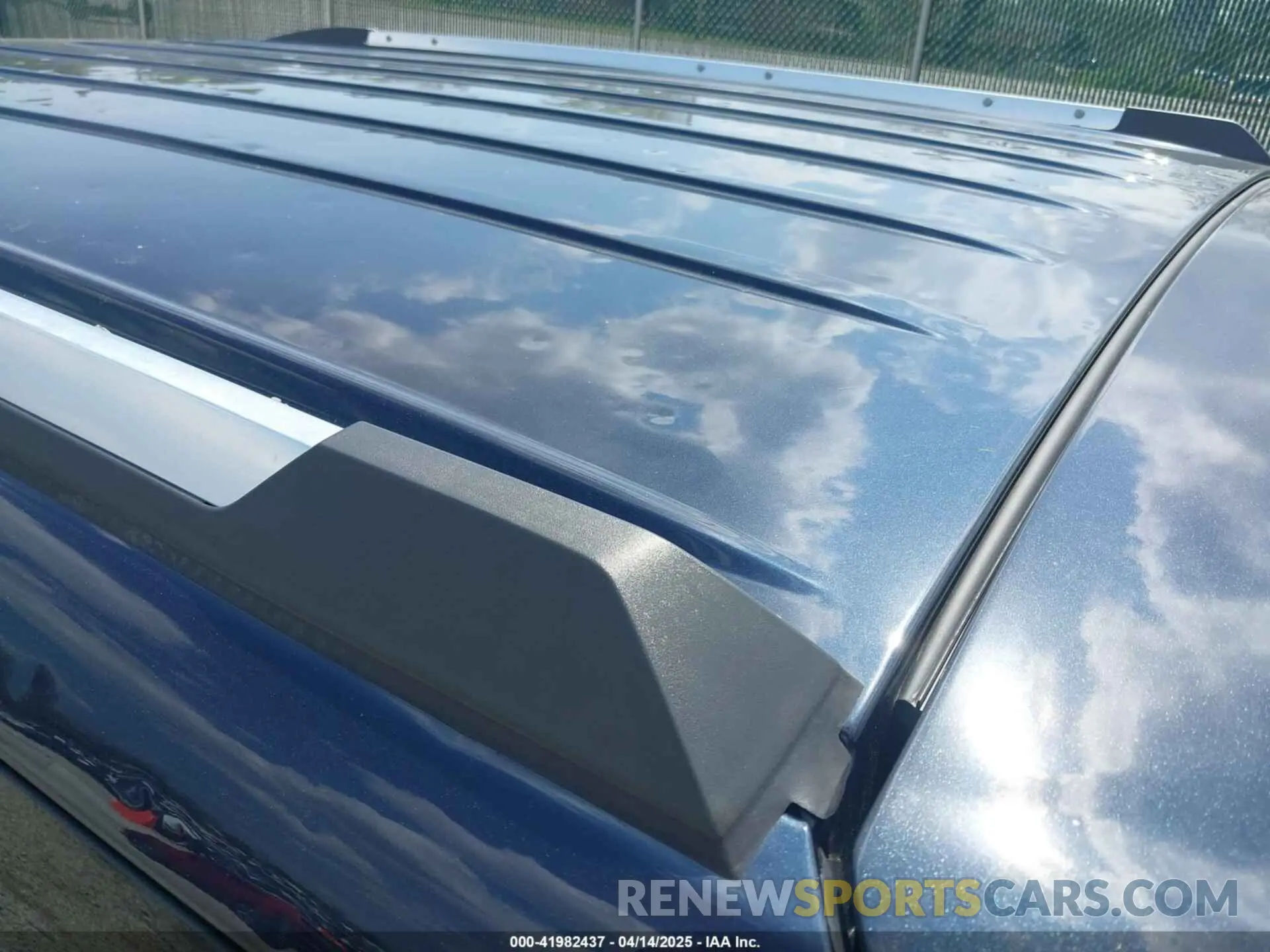 18 Photograph of a damaged car 1GNSKCKC8LR136735 CHEVROLET TAHOE 2020
