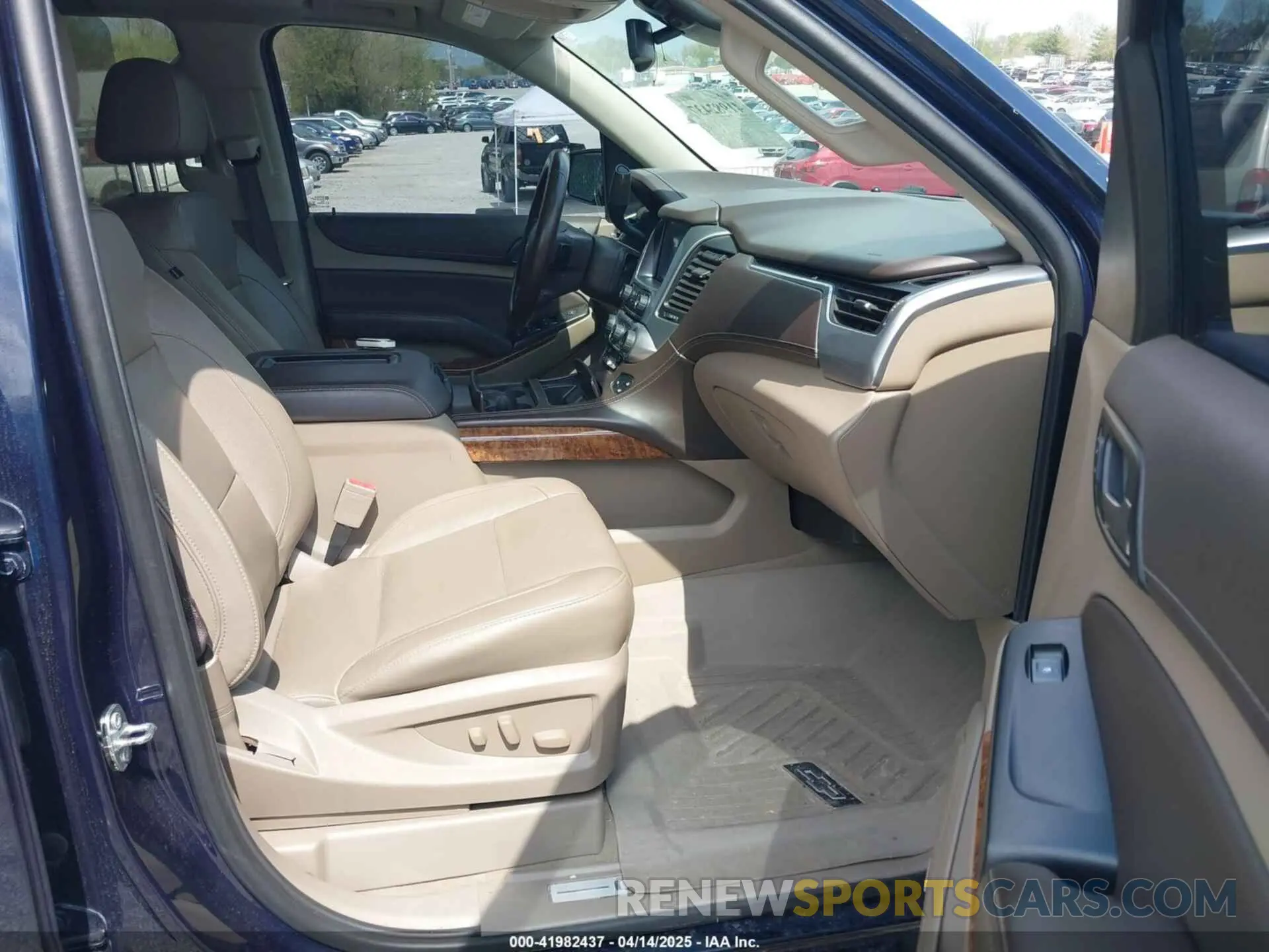 5 Photograph of a damaged car 1GNSKCKC8LR136735 CHEVROLET TAHOE 2020
