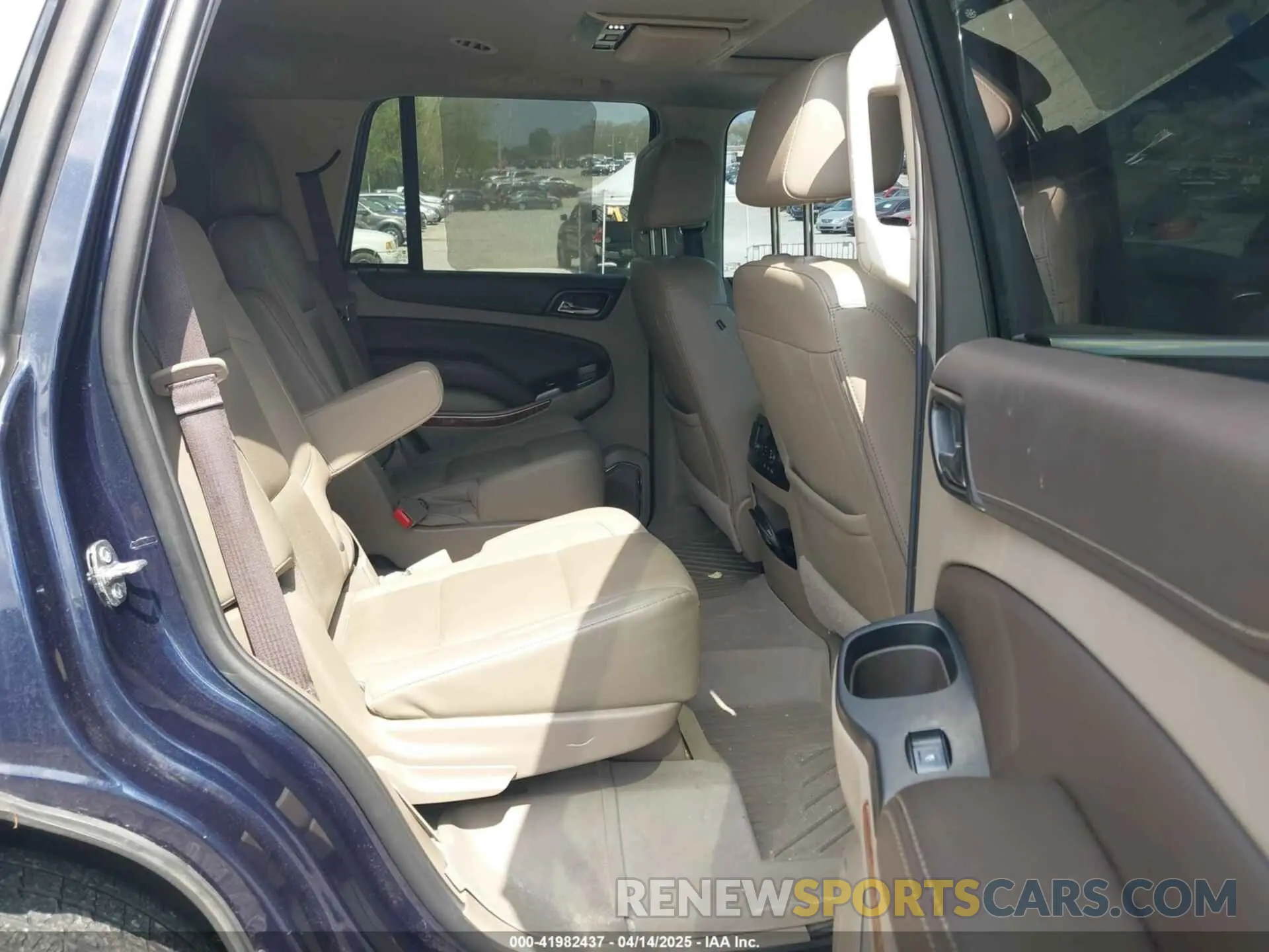 8 Photograph of a damaged car 1GNSKCKC8LR136735 CHEVROLET TAHOE 2020