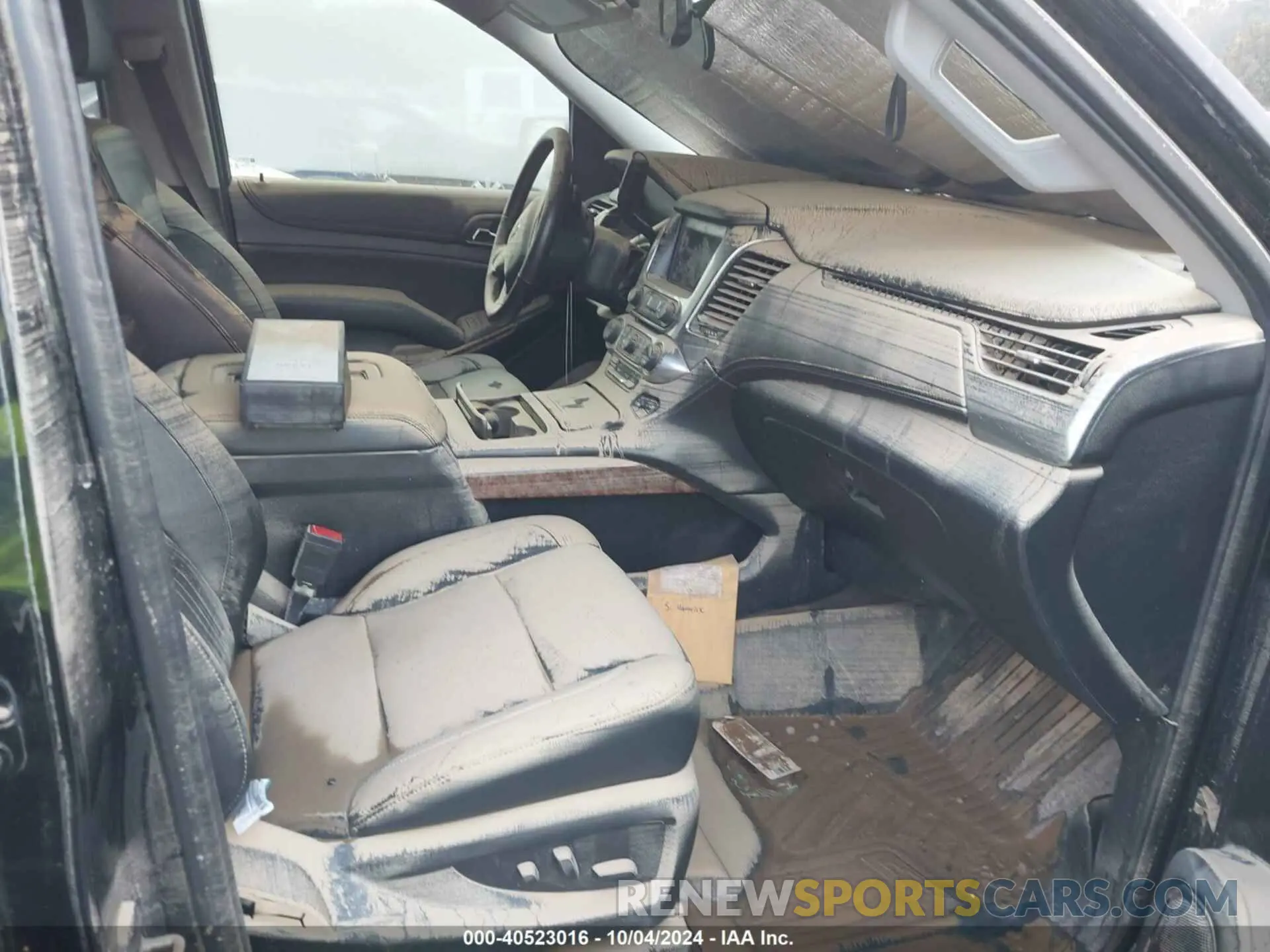 5 Photograph of a damaged car 1GNSKCKJ4LR300528 CHEVROLET TAHOE 2020