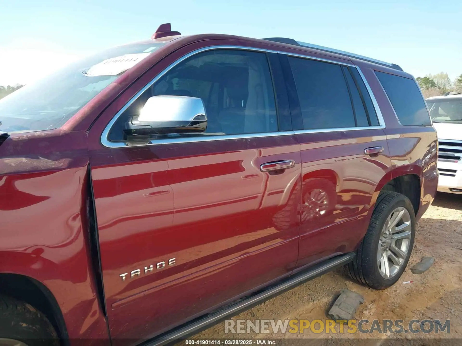 14 Photograph of a damaged car 1GNSKCKJ6LR186564 CHEVROLET TAHOE 2020