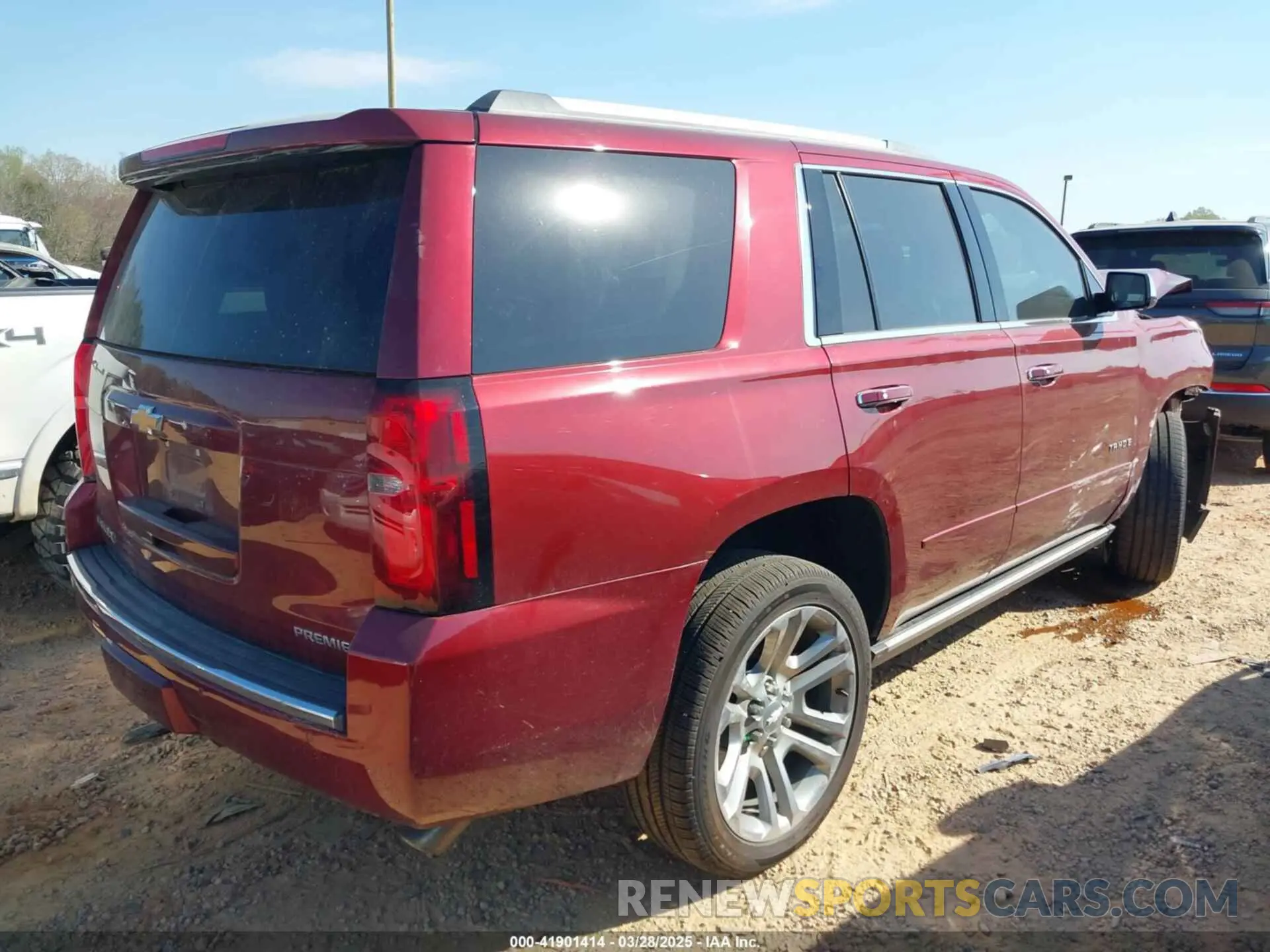 4 Photograph of a damaged car 1GNSKCKJ6LR186564 CHEVROLET TAHOE 2020