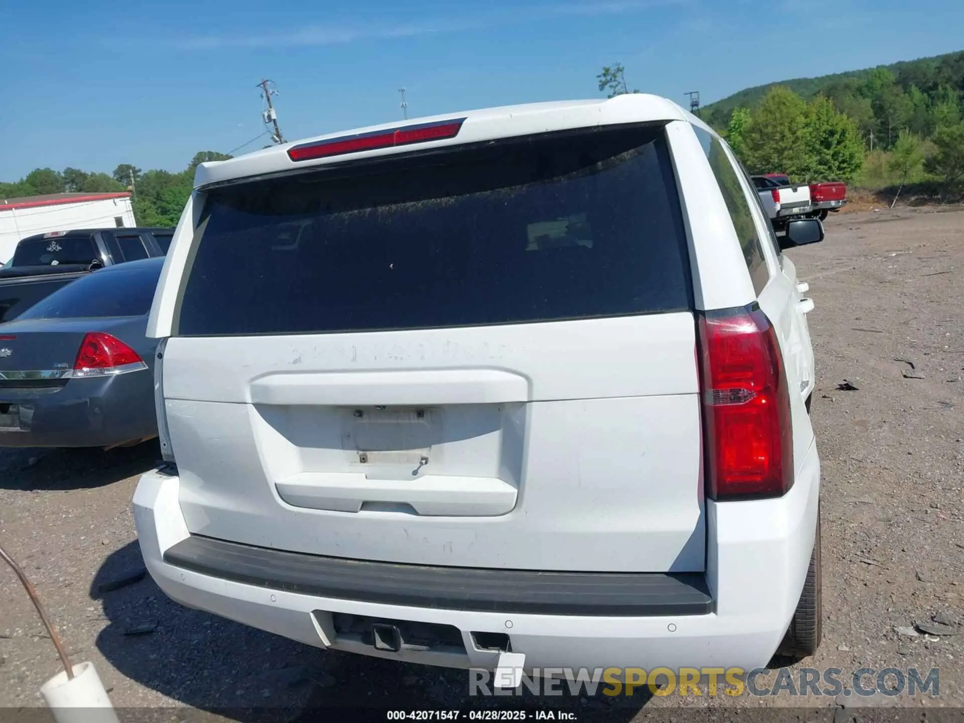 16 Photograph of a damaged car 1GNSKDEC7LR124772 CHEVROLET TAHOE 2020
