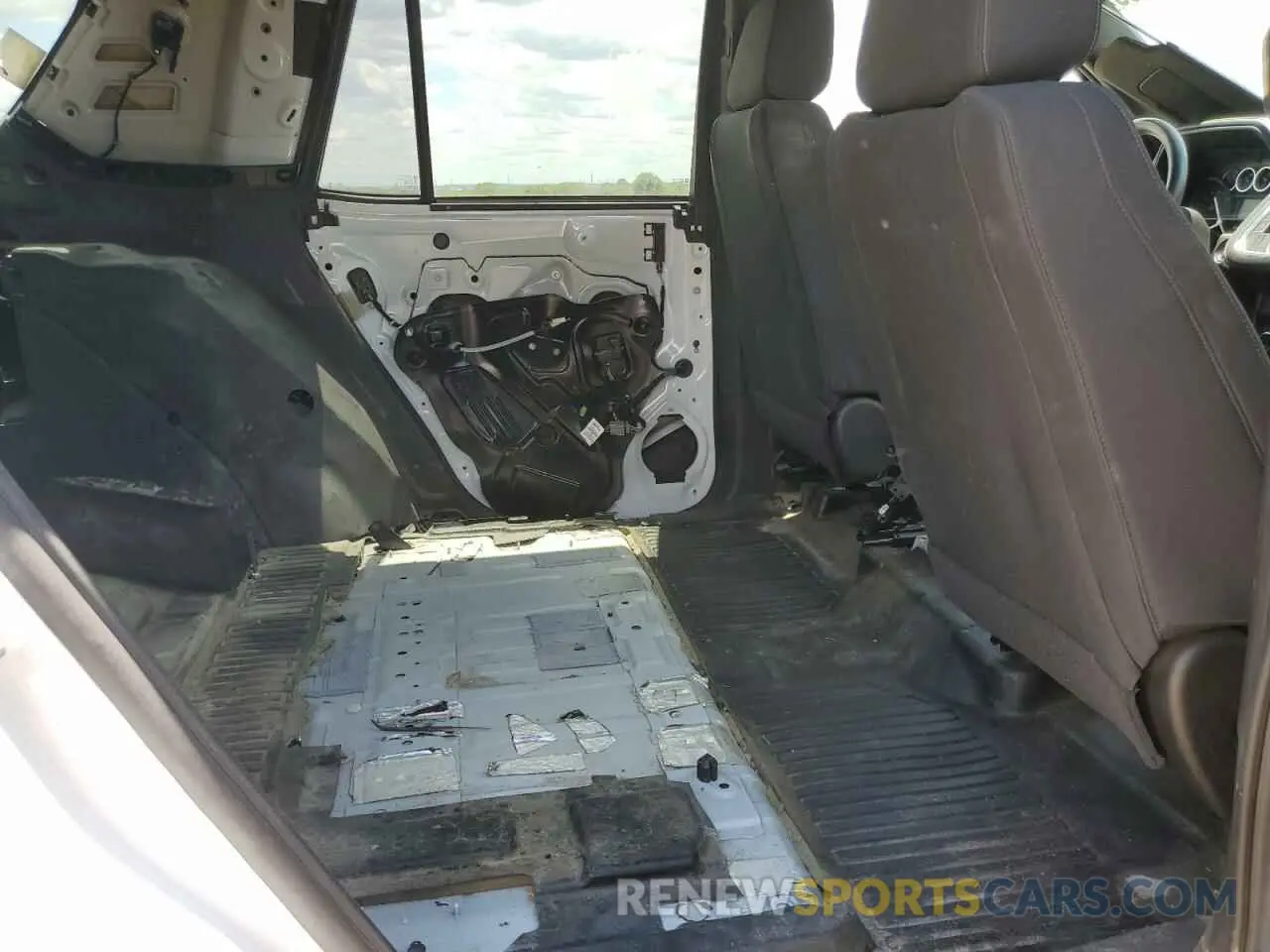11 Photograph of a damaged car 1GBSCLED3MR296330 CHEVROLET TAHOE 2021