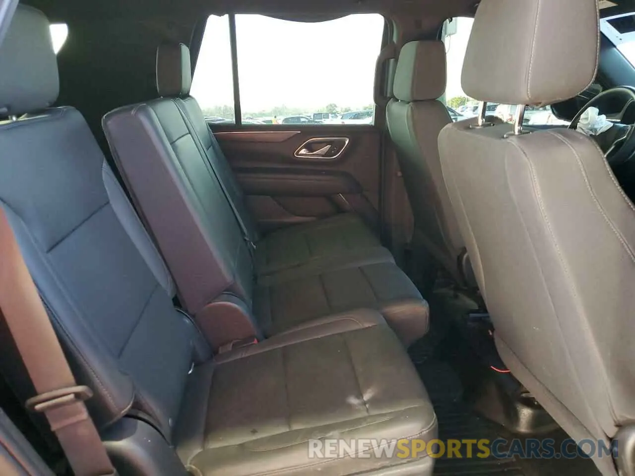11 Photograph of a damaged car 1GNSCLED5MR291598 CHEVROLET TAHOE 2021