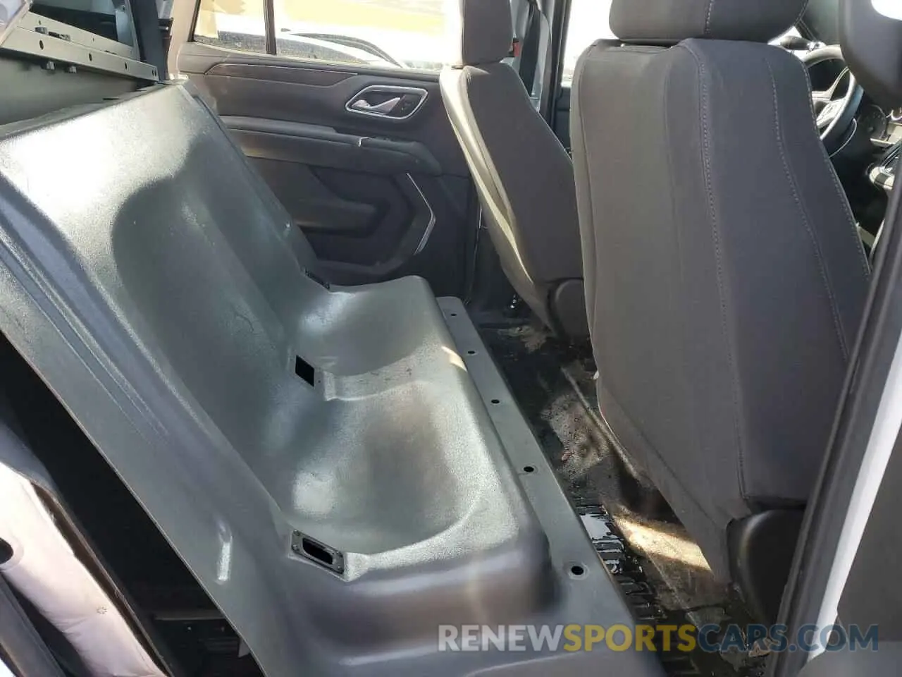 10 Photograph of a damaged car 1GNSCLED8MR467155 CHEVROLET TAHOE 2021
