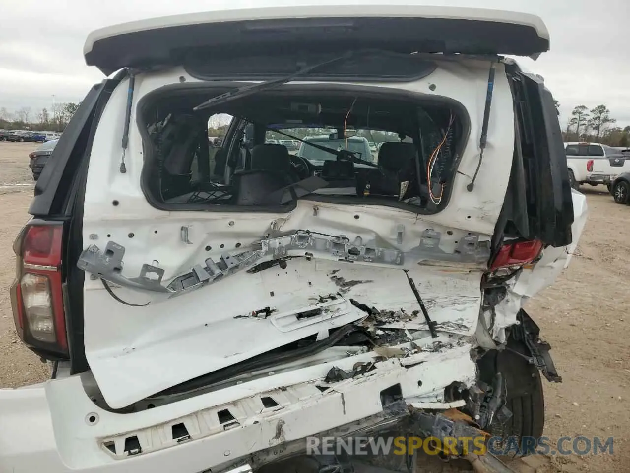 6 Photograph of a damaged car 1GNSCLED8MR467155 CHEVROLET TAHOE 2021