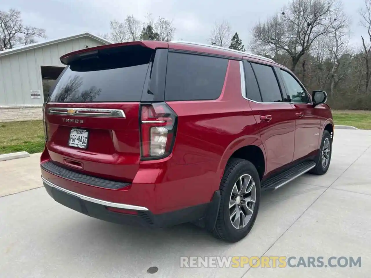 17 Photograph of a damaged car 1GNSCMKD0MR290532 CHEVROLET TAHOE 2021