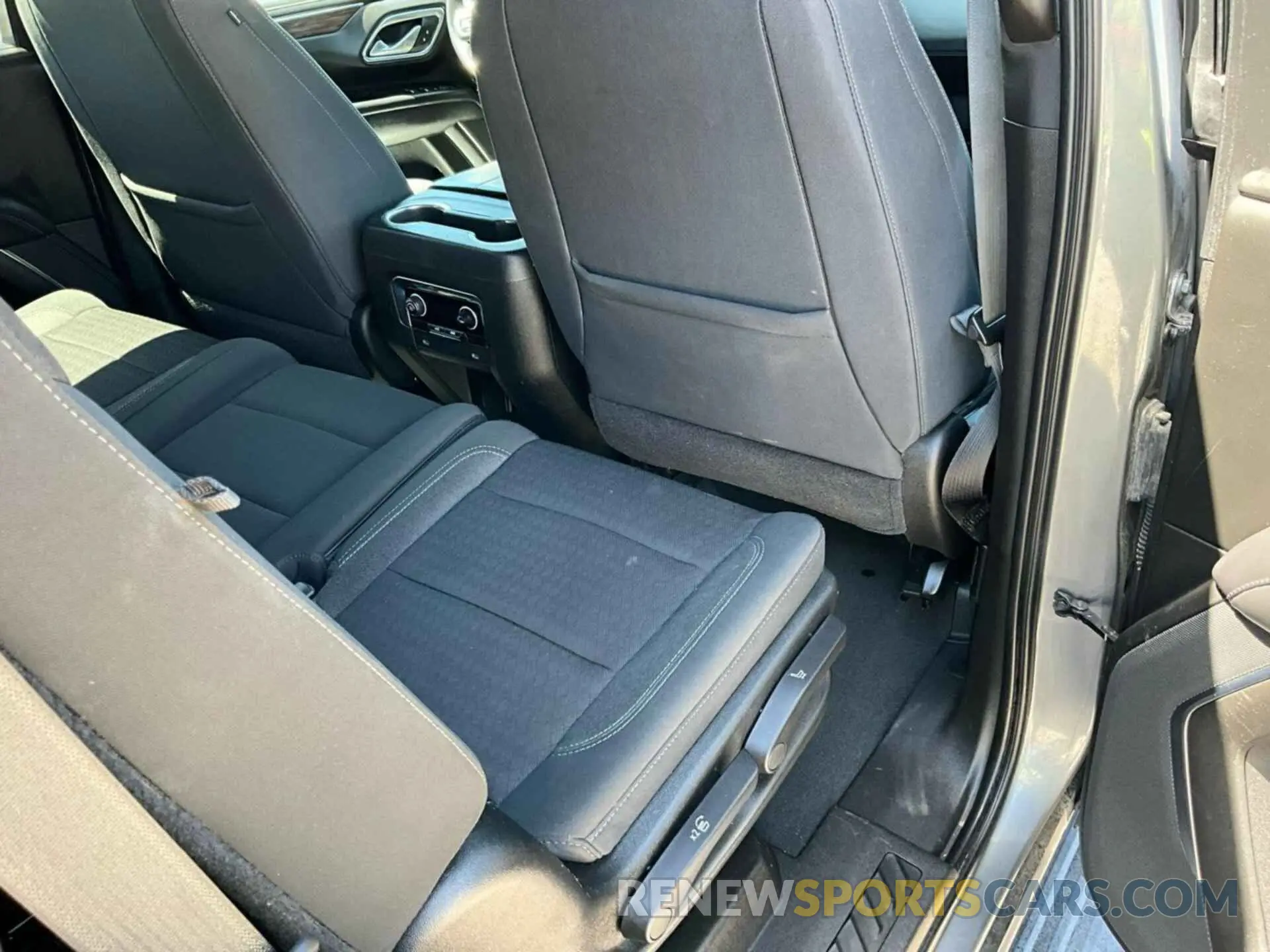 2 Photograph of a damaged car 1GNSCMKD2MR248993 CHEVROLET TAHOE 2021
