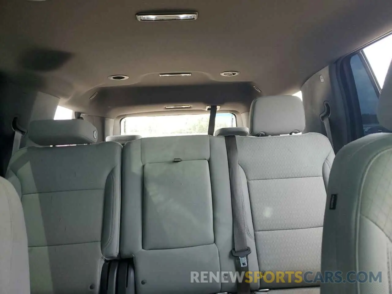 10 Photograph of a damaged car 1GNSCMKD5MR381599 CHEVROLET TAHOE 2021