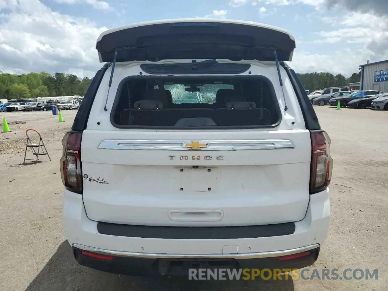 6 Photograph of a damaged car 1GNSCMKD5MR381599 CHEVROLET TAHOE 2021