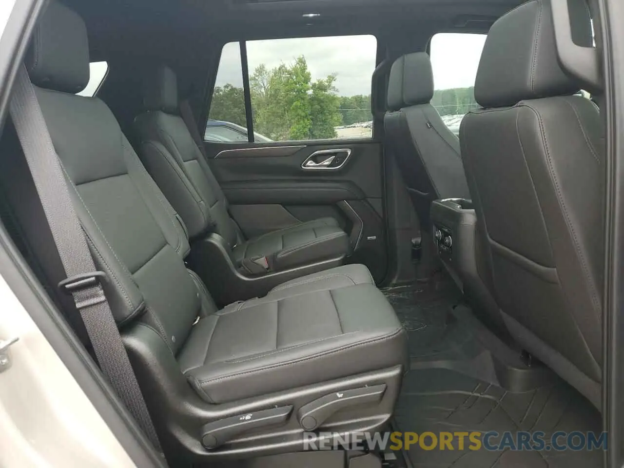 11 Photograph of a damaged car 1GNSCNKD0MR227811 CHEVROLET TAHOE 2021