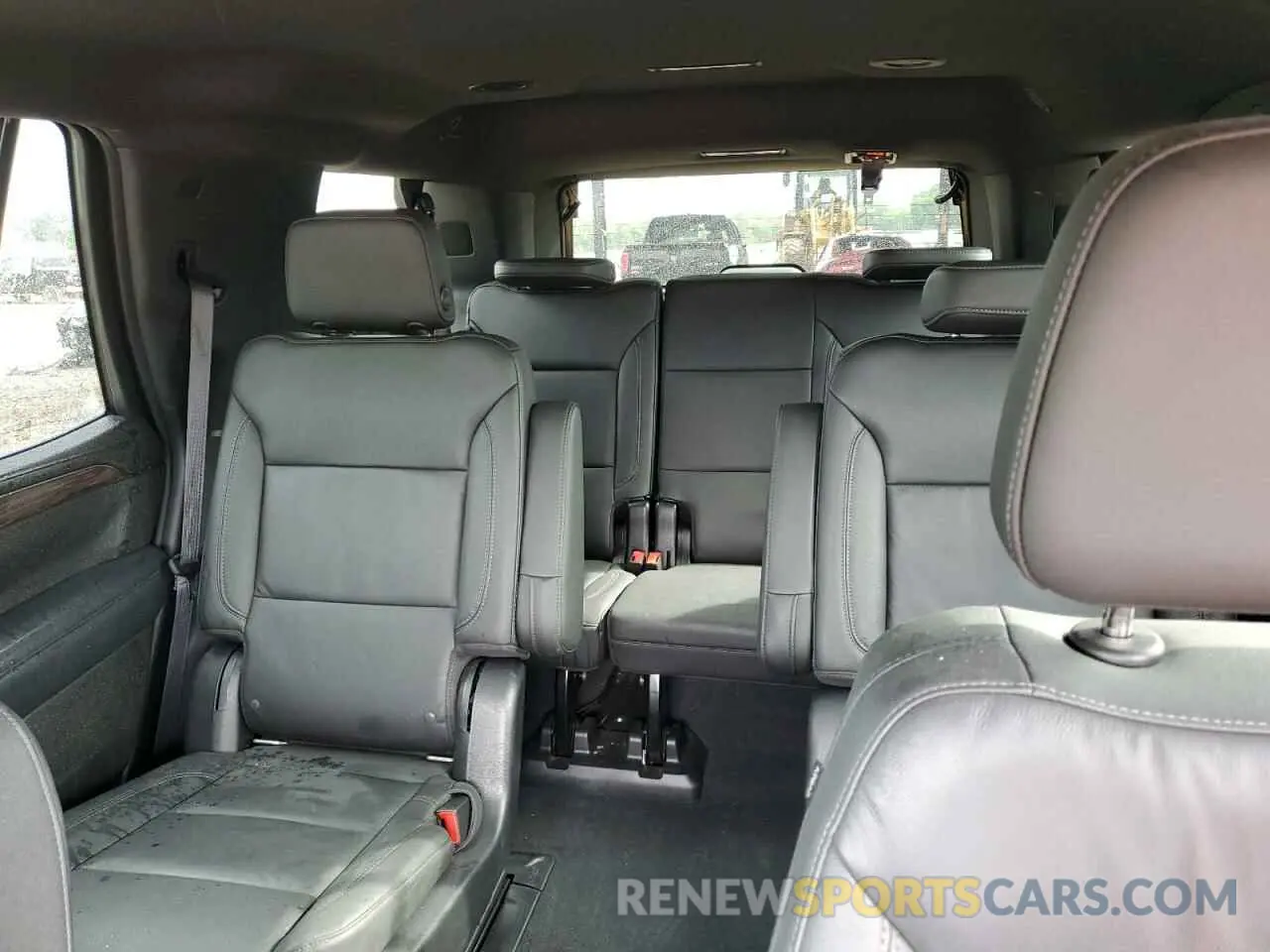 10 Photograph of a damaged car 1GNSCNKD0MR418886 CHEVROLET TAHOE 2021