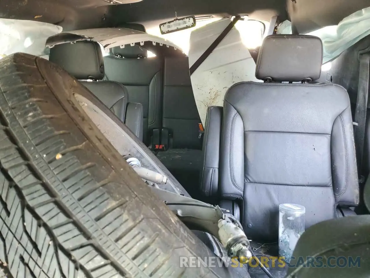 10 Photograph of a damaged car 1GNSCNKD1MR363008 CHEVROLET TAHOE 2021