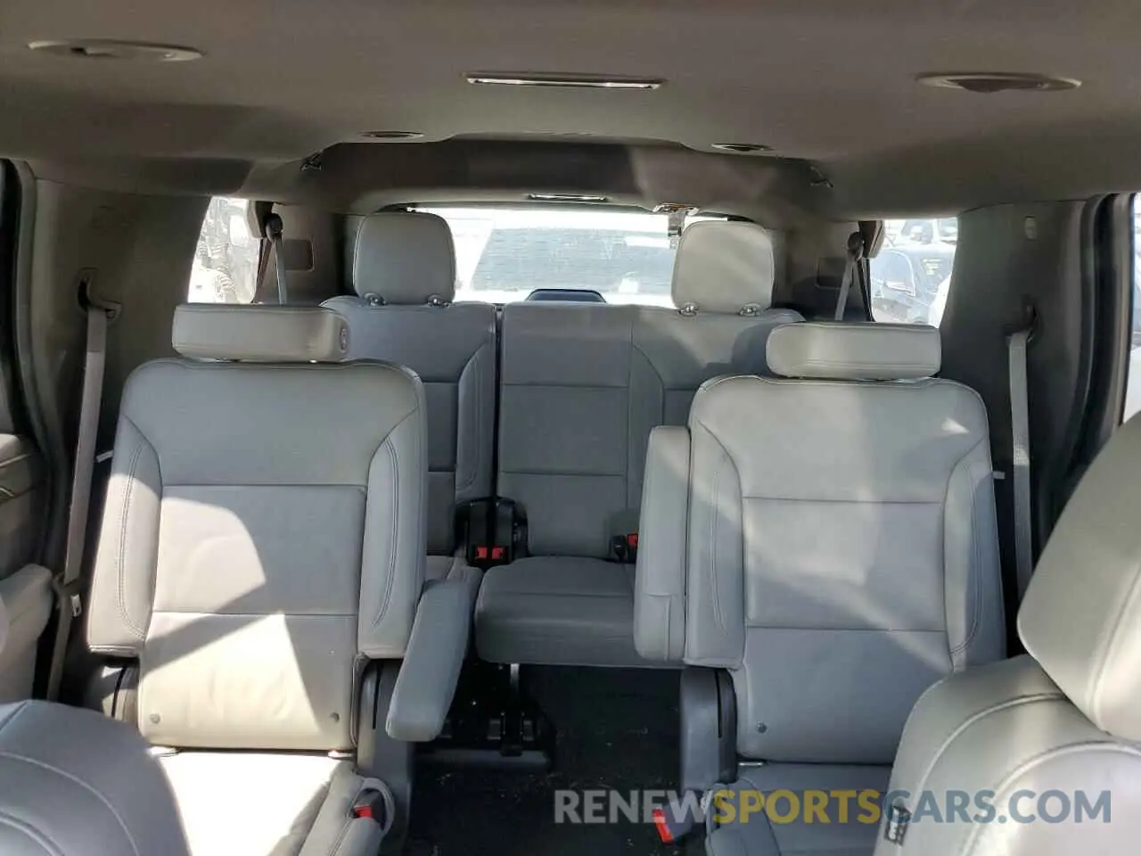 10 Photograph of a damaged car 1GNSCNKD7MR355575 CHEVROLET TAHOE 2021