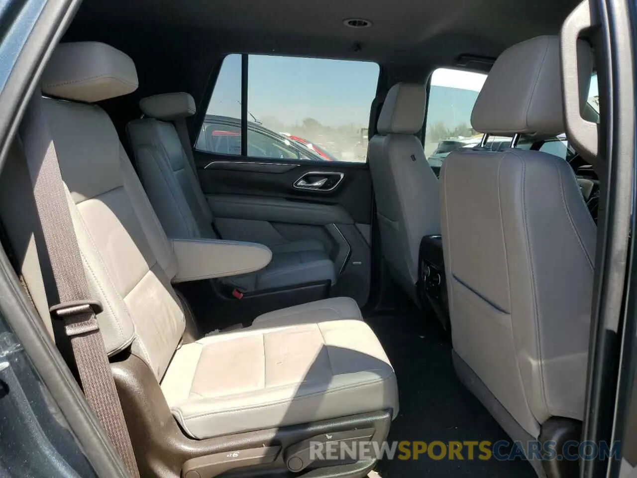 11 Photograph of a damaged car 1GNSCNKD7MR355575 CHEVROLET TAHOE 2021