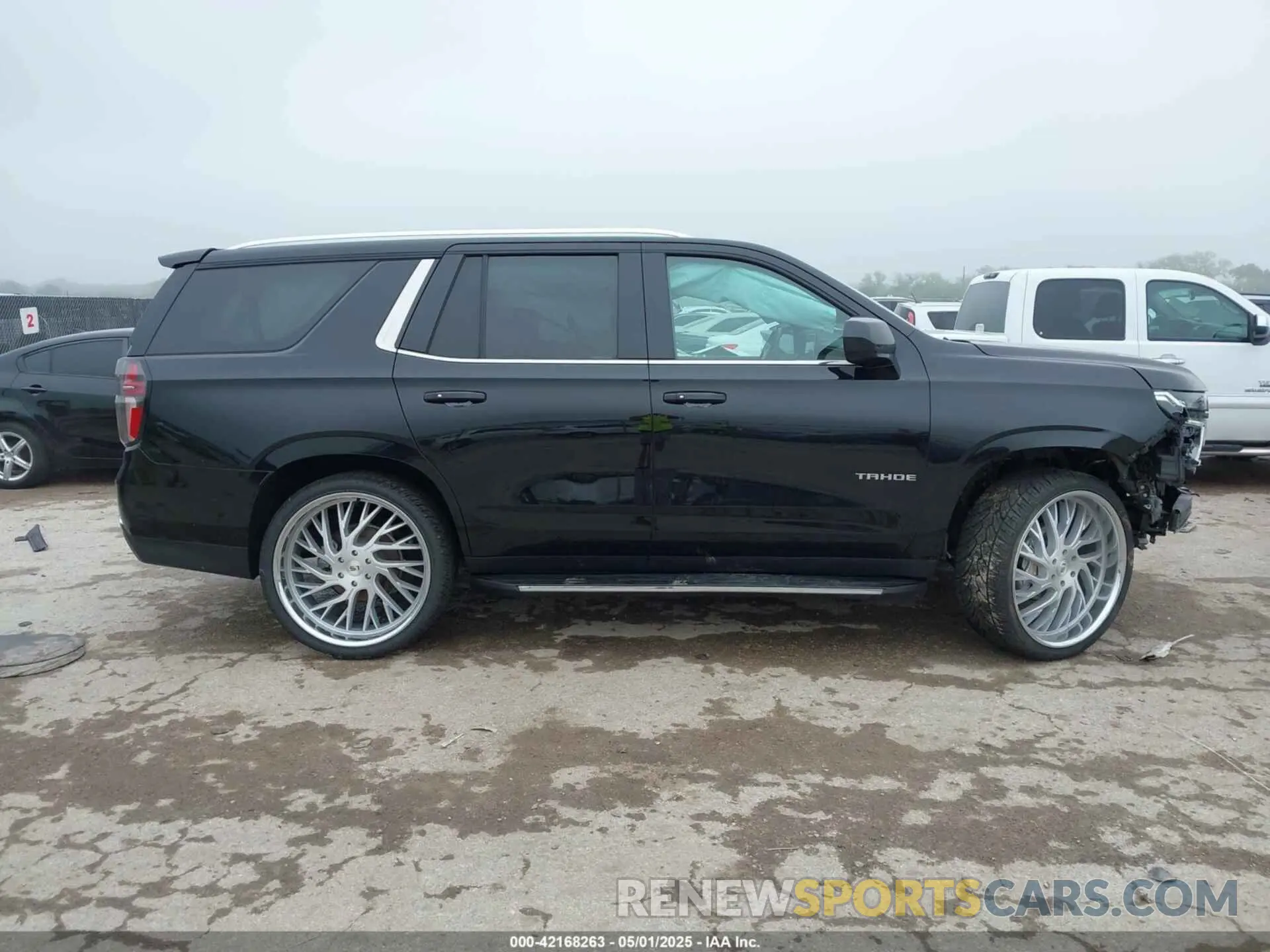 14 Photograph of a damaged car 1GNSCNKDXMR172381 CHEVROLET TAHOE 2021