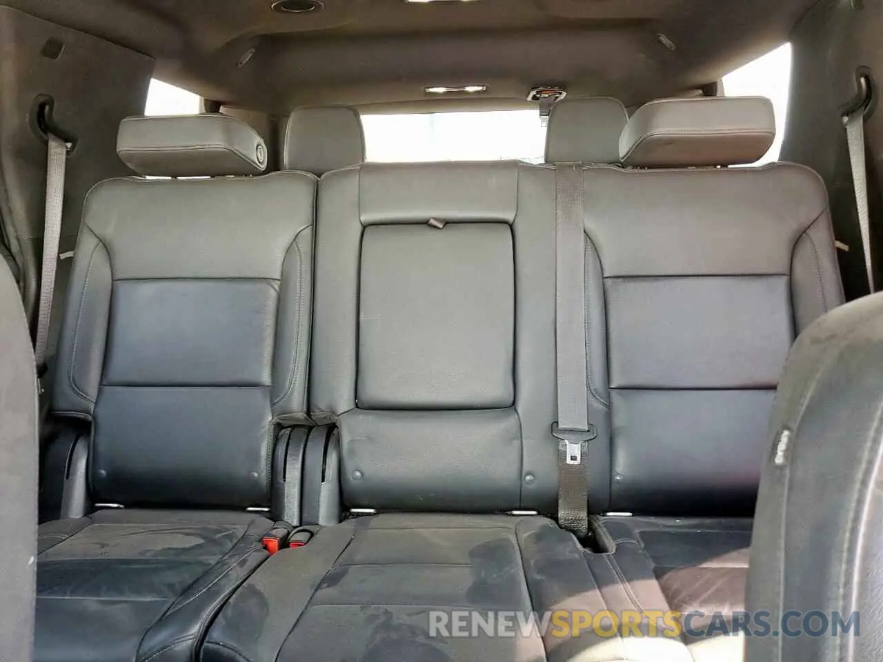 10 Photograph of a damaged car 1GNSCNKDXMR263862 CHEVROLET TAHOE 2021