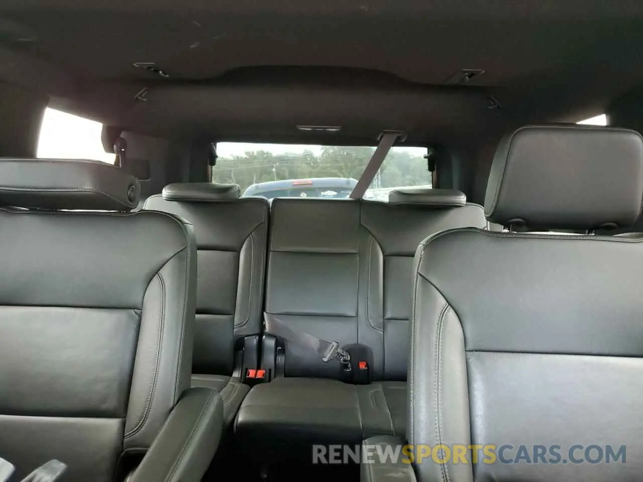 10 Photograph of a damaged car 1GNSCNKT0MR307343 CHEVROLET TAHOE 2021