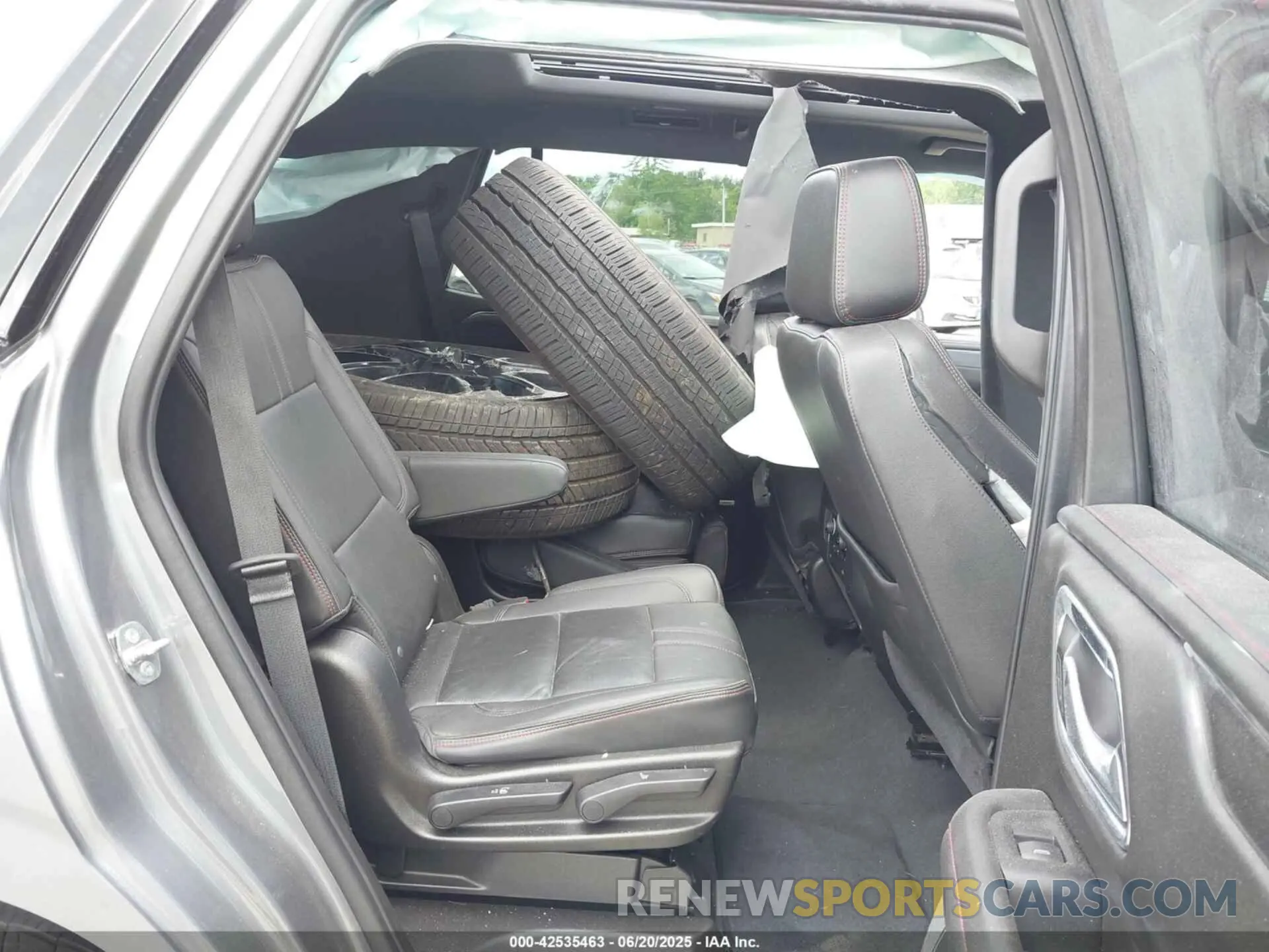 8 Photograph of a damaged car 1GNSCRKD3MR199039 CHEVROLET TAHOE 2021