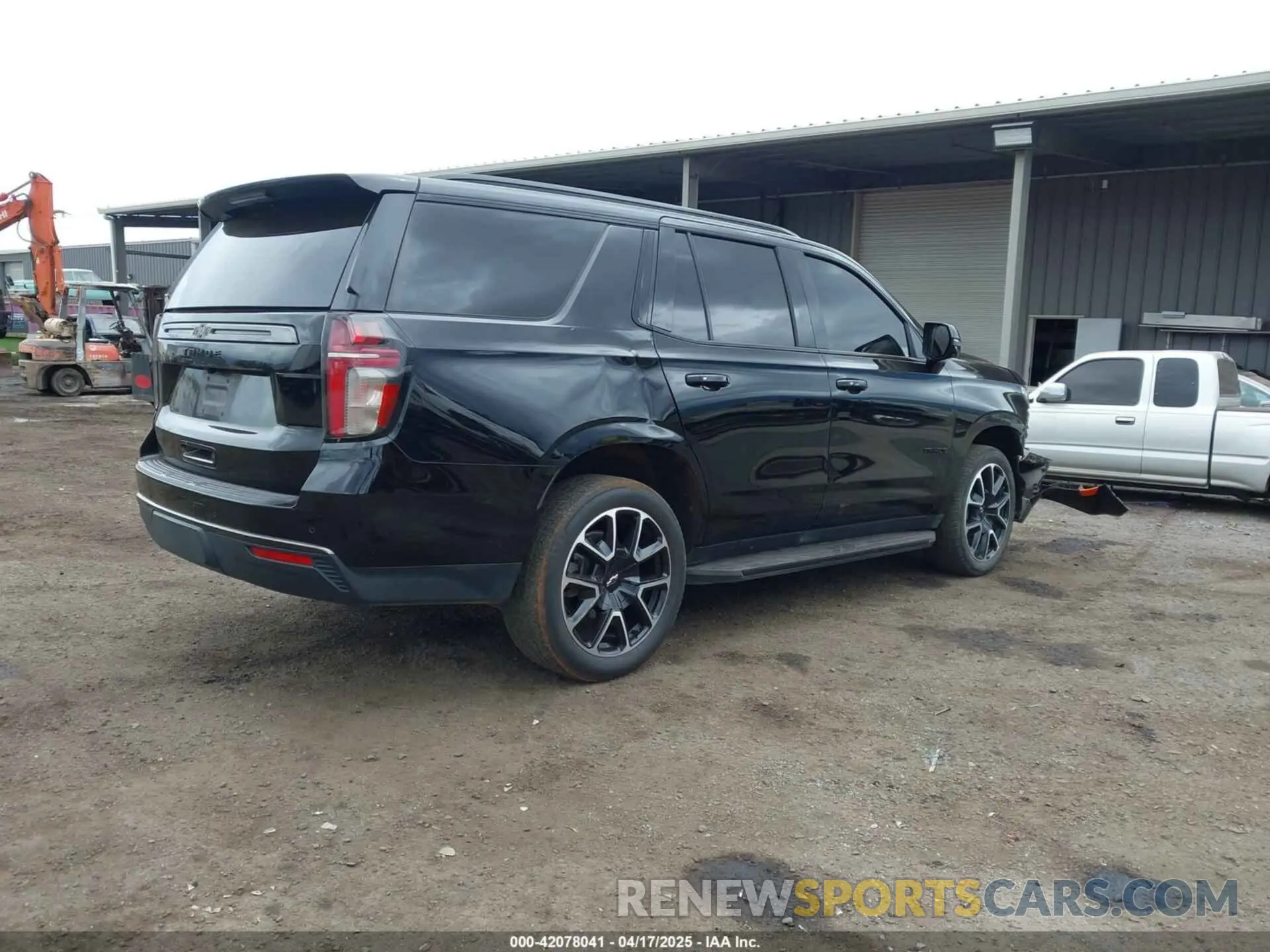 4 Photograph of a damaged car 1GNSCRKD9MR245313 CHEVROLET TAHOE 2021
