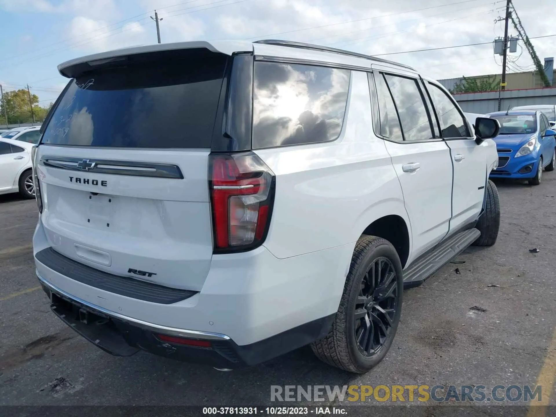 4 Photograph of a damaged car 1GNSCRKD9MR390089 CHEVROLET TAHOE 2021
