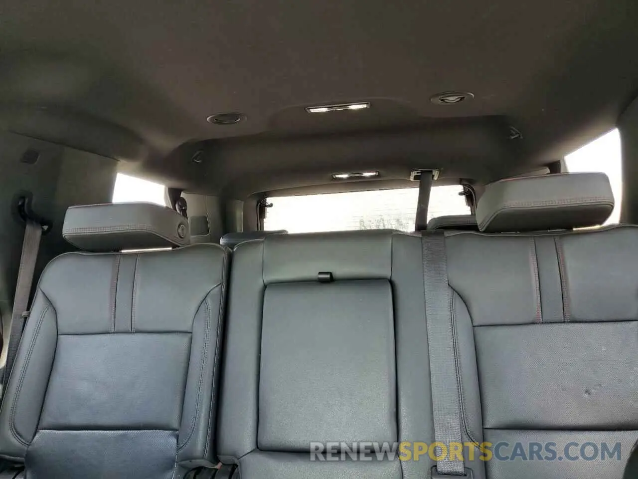 10 Photograph of a damaged car 1GNSCRKD9MR395972 CHEVROLET TAHOE 2021