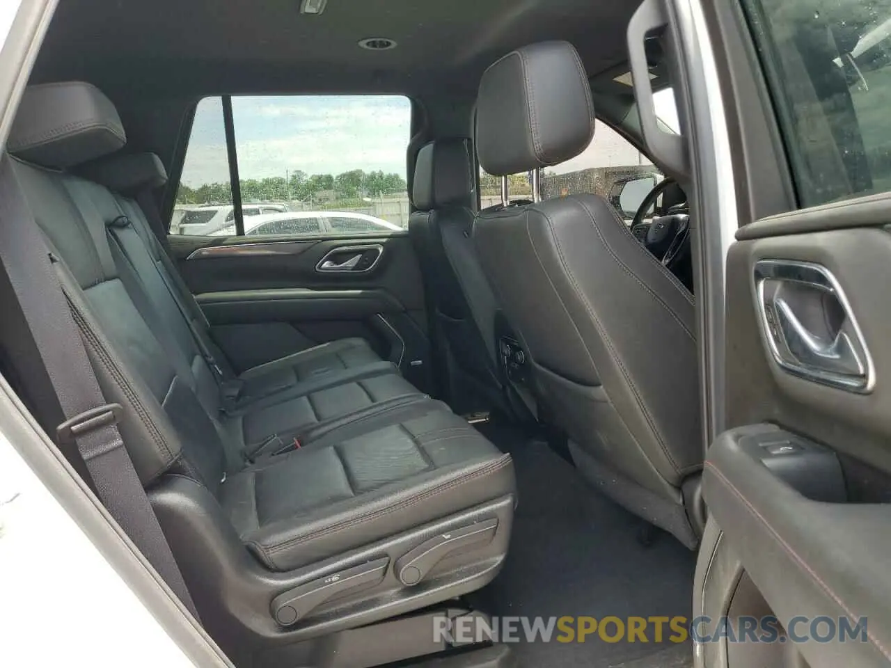 11 Photograph of a damaged car 1GNSCRKD9MR395972 CHEVROLET TAHOE 2021