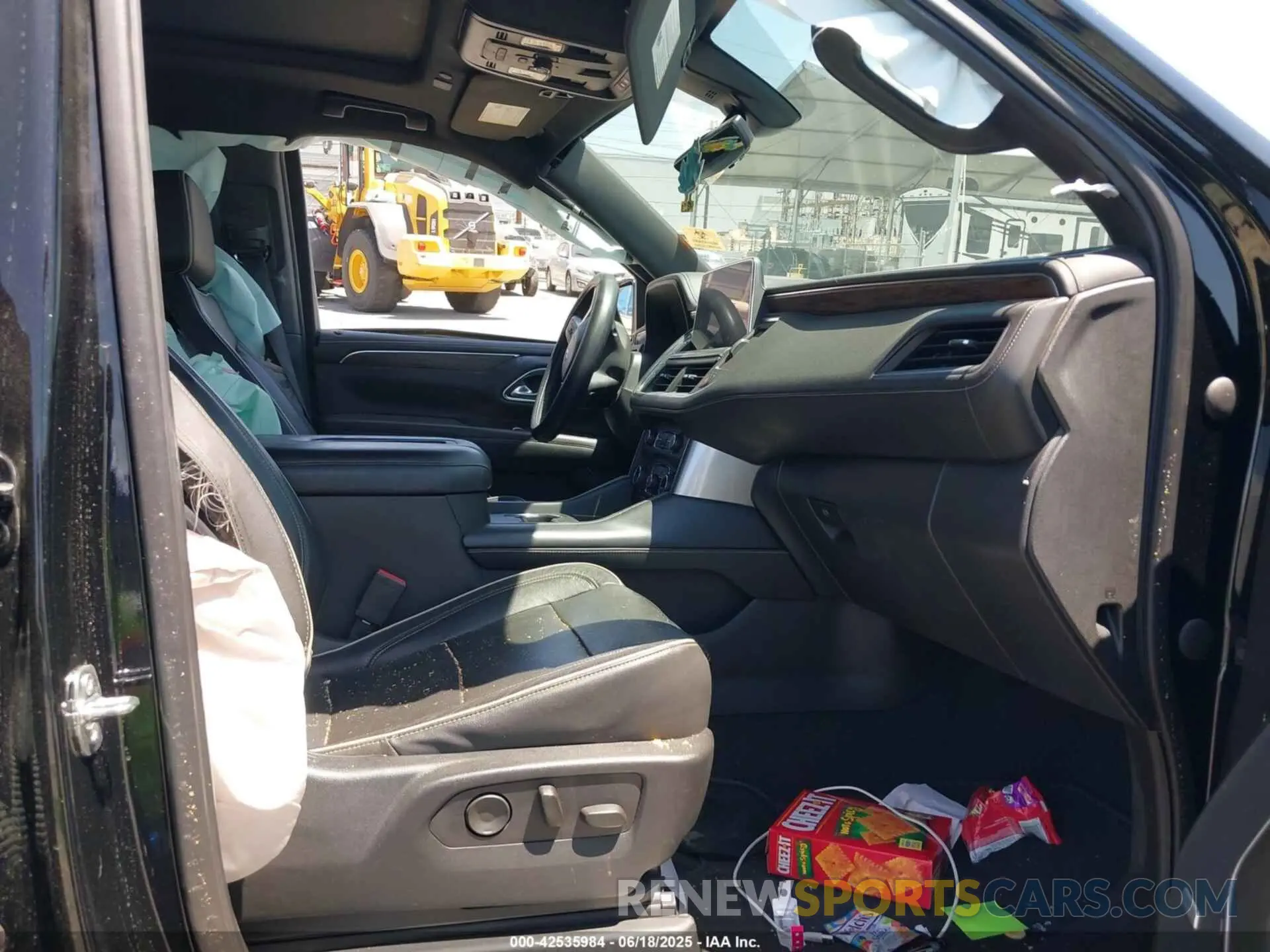 5 Photograph of a damaged car 1GNSCSKD0MR108266 CHEVROLET TAHOE 2021