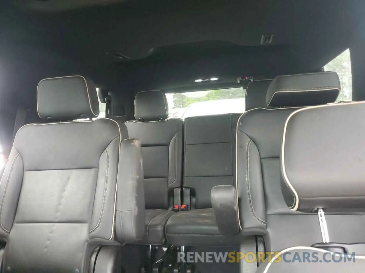 10 Photograph of a damaged car 1GNSCSKD1MR104260 CHEVROLET TAHOE 2021