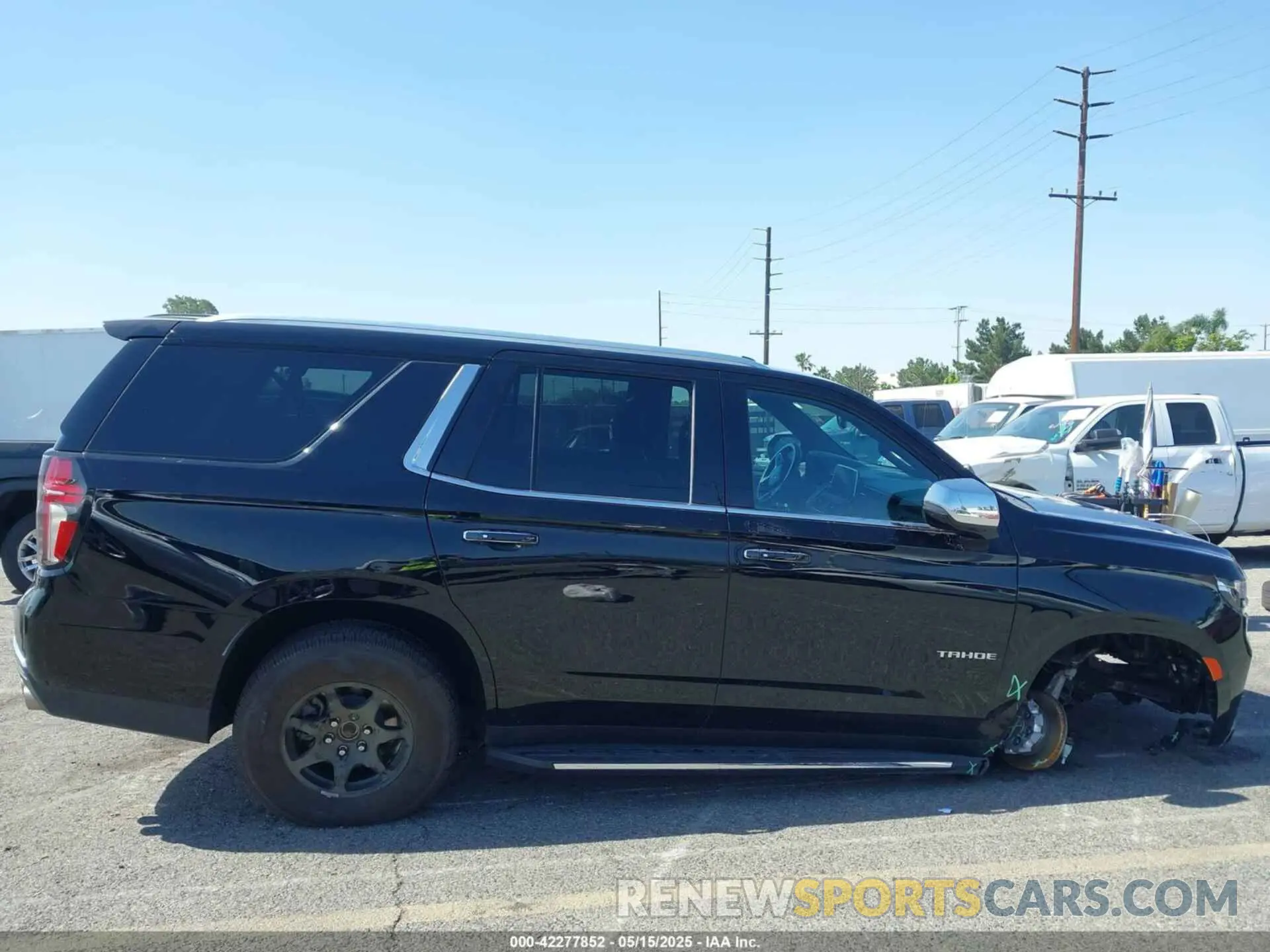 18 Photograph of a damaged car 1GNSCSKD5MR112698 CHEVROLET TAHOE 2021