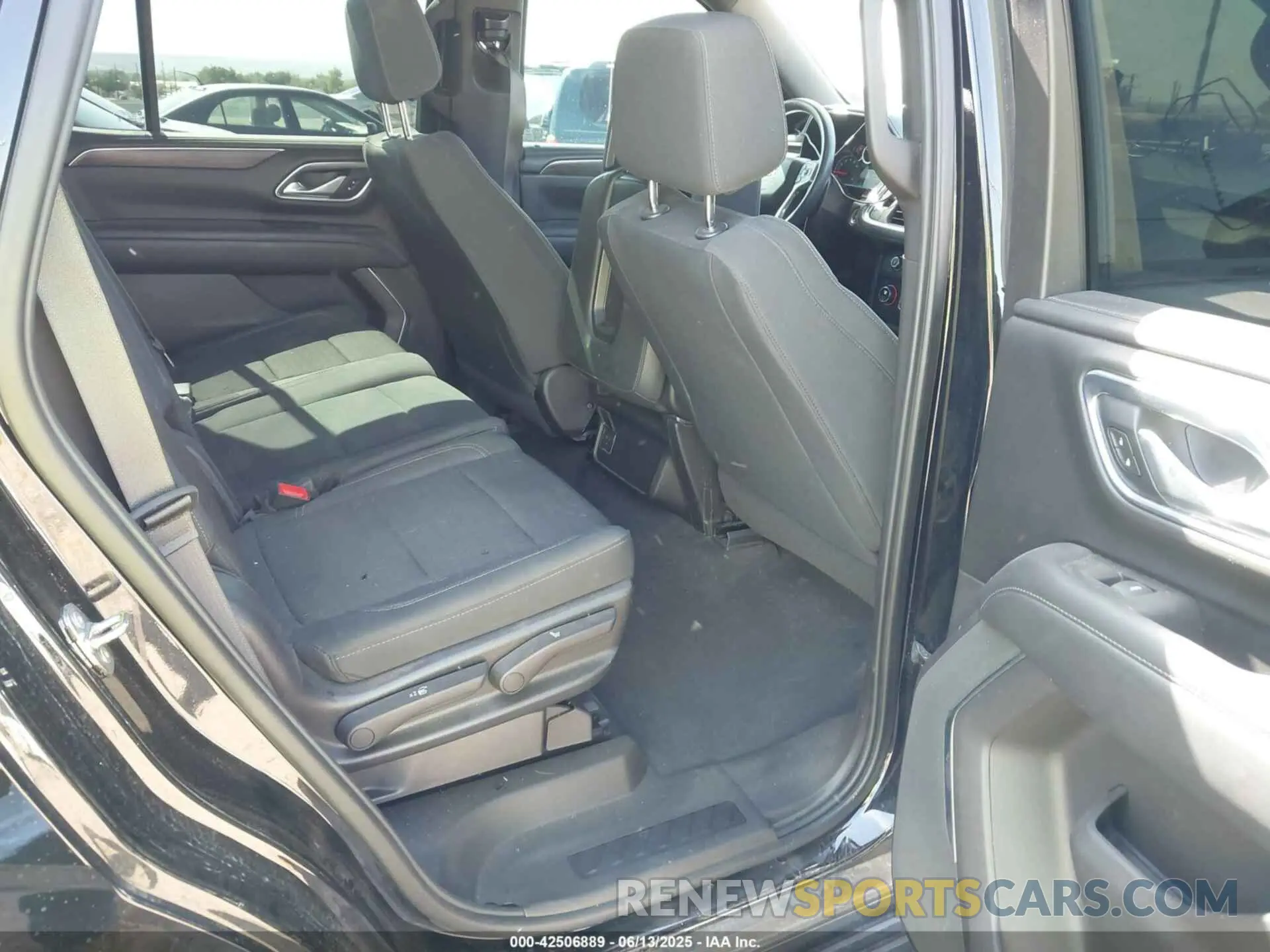 8 Photograph of a damaged car 1GNSKLED2MR328447 CHEVROLET TAHOE 2021