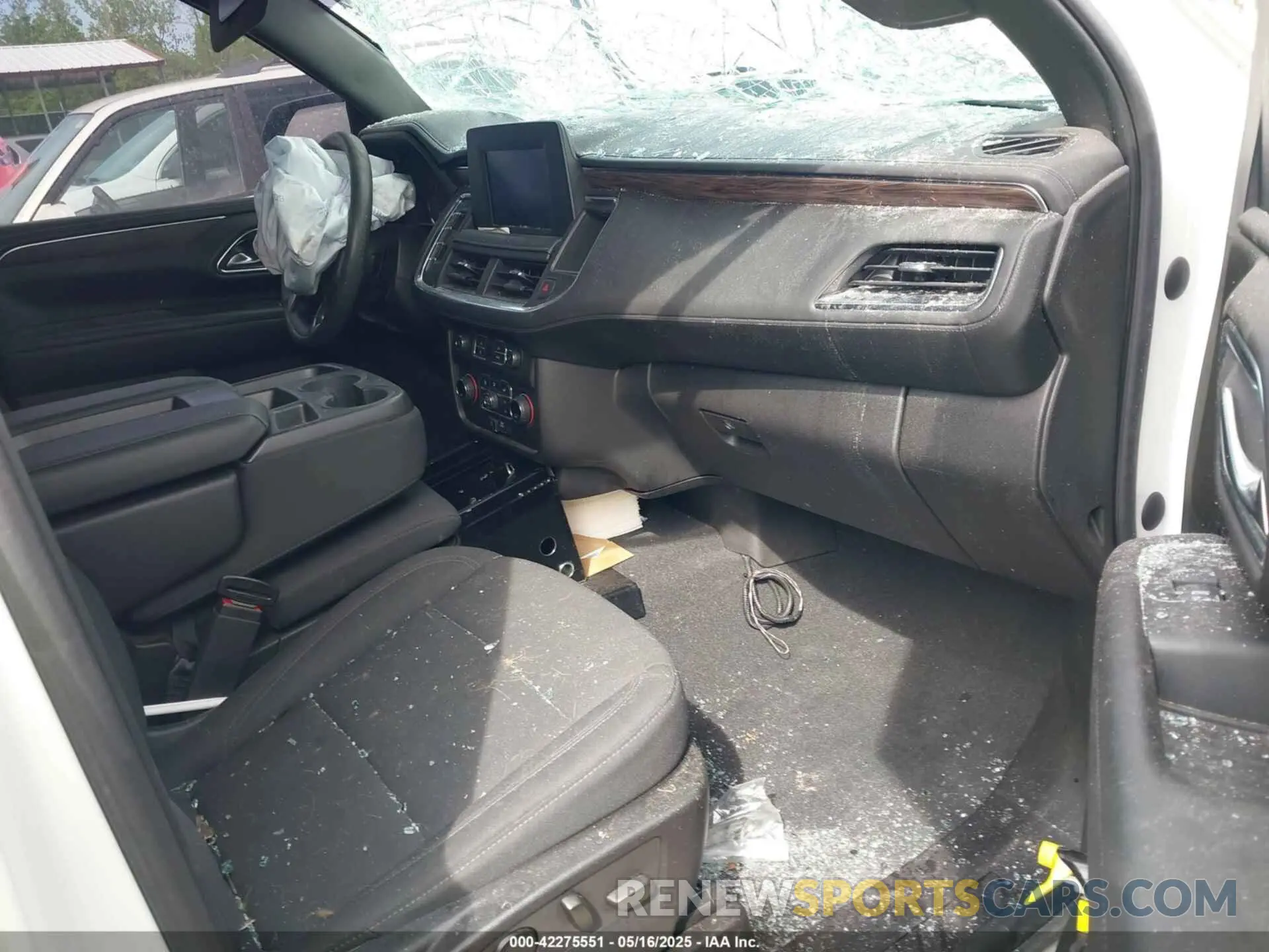 5 Photograph of a damaged car 1GNSKLEDXMR359932 CHEVROLET TAHOE 2021