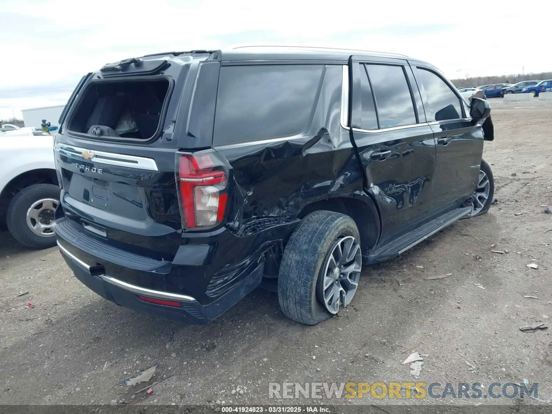 4 Photograph of a damaged car 1GNSKMKD1MR290459 CHEVROLET TAHOE 2021