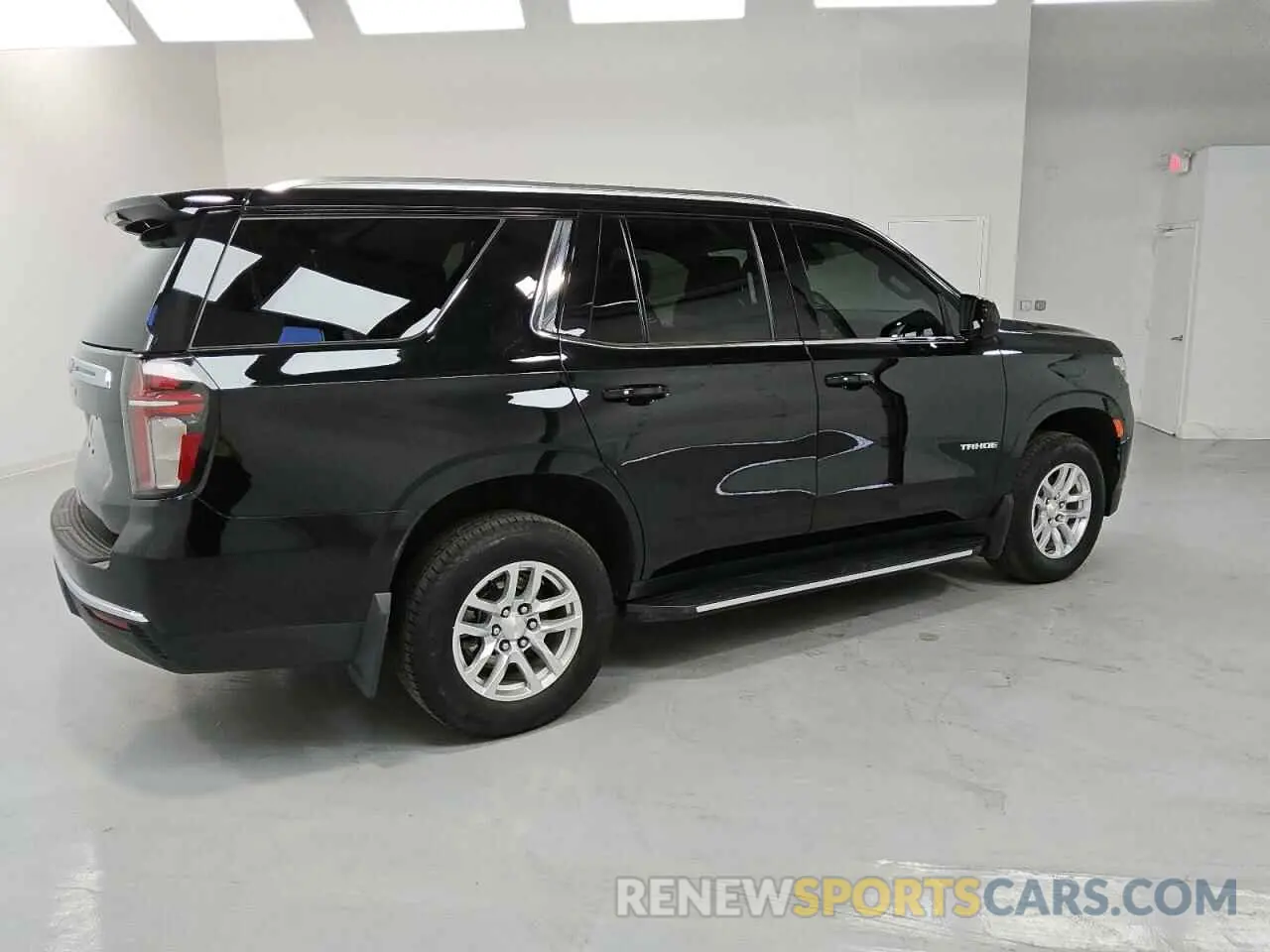 3 Photograph of a damaged car 1GNSKMKD1MR432213 CHEVROLET TAHOE 2021