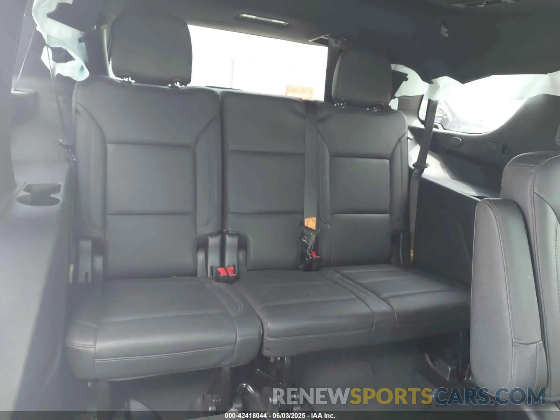 16 Photograph of a damaged car 1GNSKNKD0MR488813 CHEVROLET TAHOE 2021
