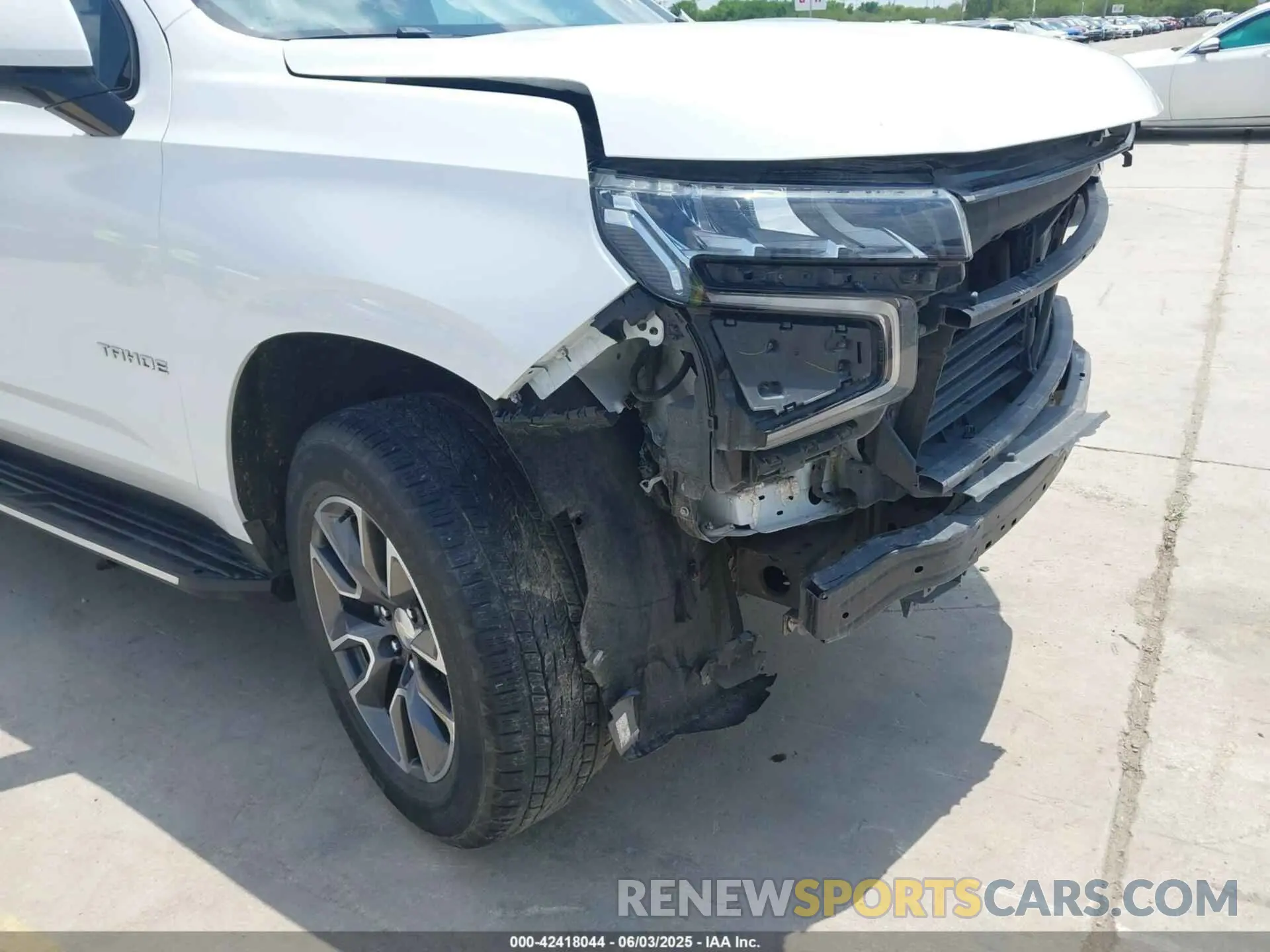 17 Photograph of a damaged car 1GNSKNKD0MR488813 CHEVROLET TAHOE 2021