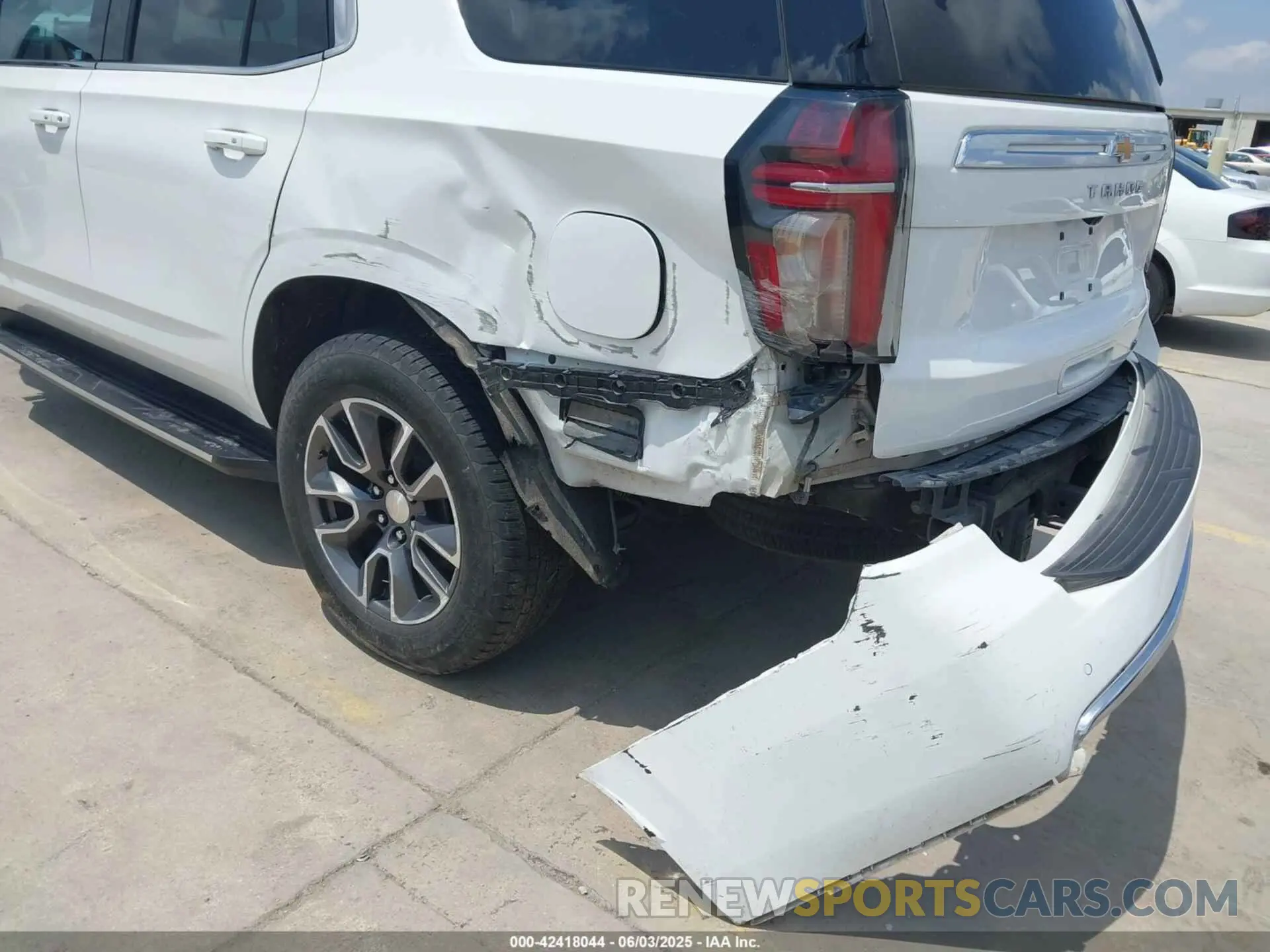 19 Photograph of a damaged car 1GNSKNKD0MR488813 CHEVROLET TAHOE 2021