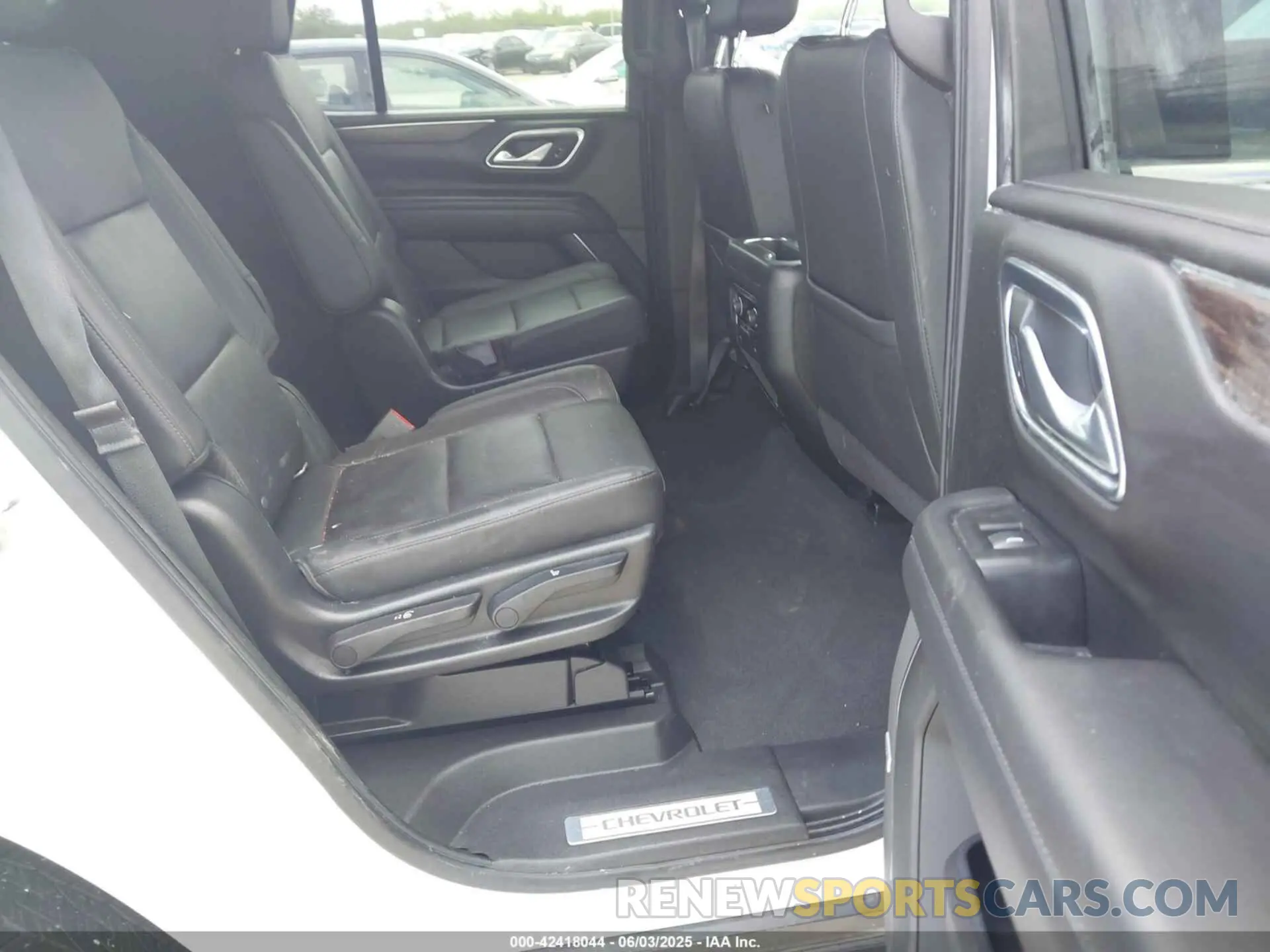 8 Photograph of a damaged car 1GNSKNKD0MR488813 CHEVROLET TAHOE 2021