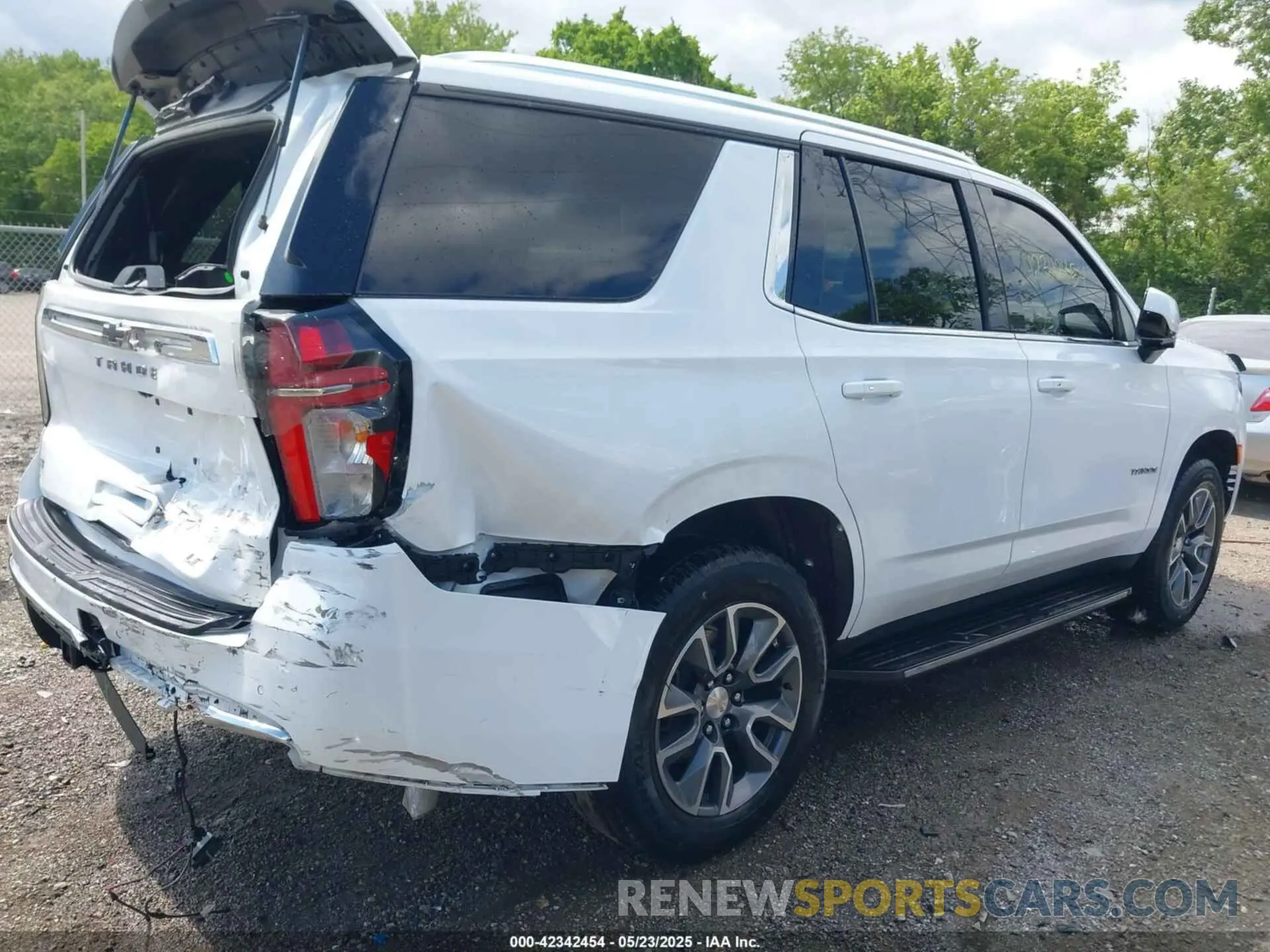 4 Photograph of a damaged car 1GNSKNKD1MR441712 CHEVROLET TAHOE 2021