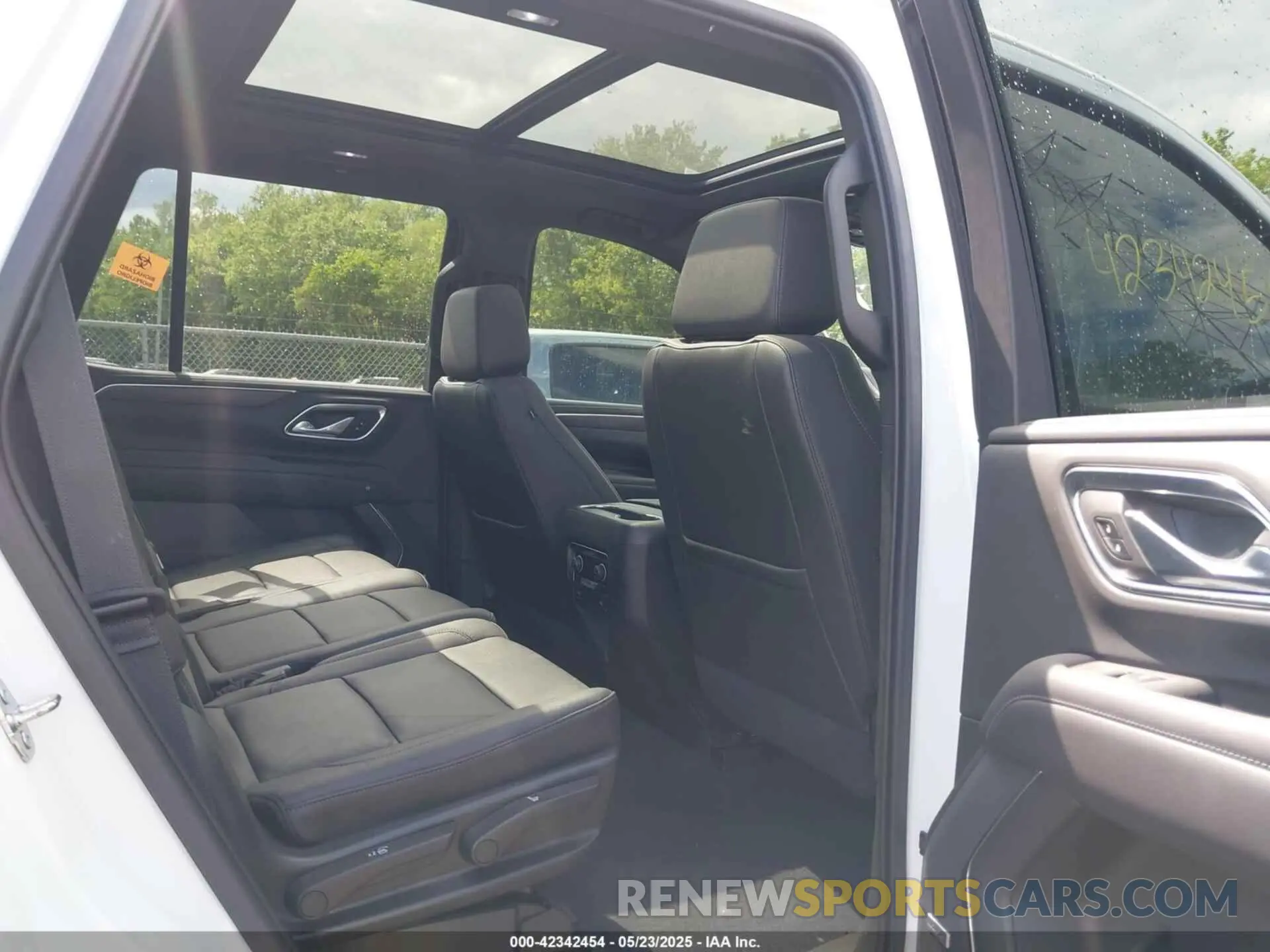 8 Photograph of a damaged car 1GNSKNKD1MR441712 CHEVROLET TAHOE 2021
