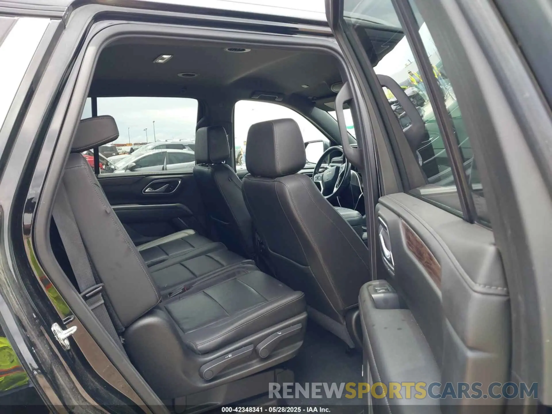 8 Photograph of a damaged car 1GNSKNKD2MR120746 CHEVROLET TAHOE 2021