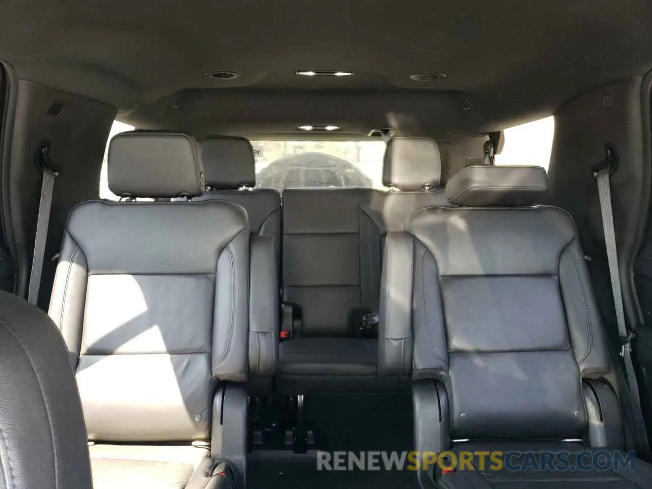 10 Photograph of a damaged car 1GNSKNKD3MR364096 CHEVROLET TAHOE 2021